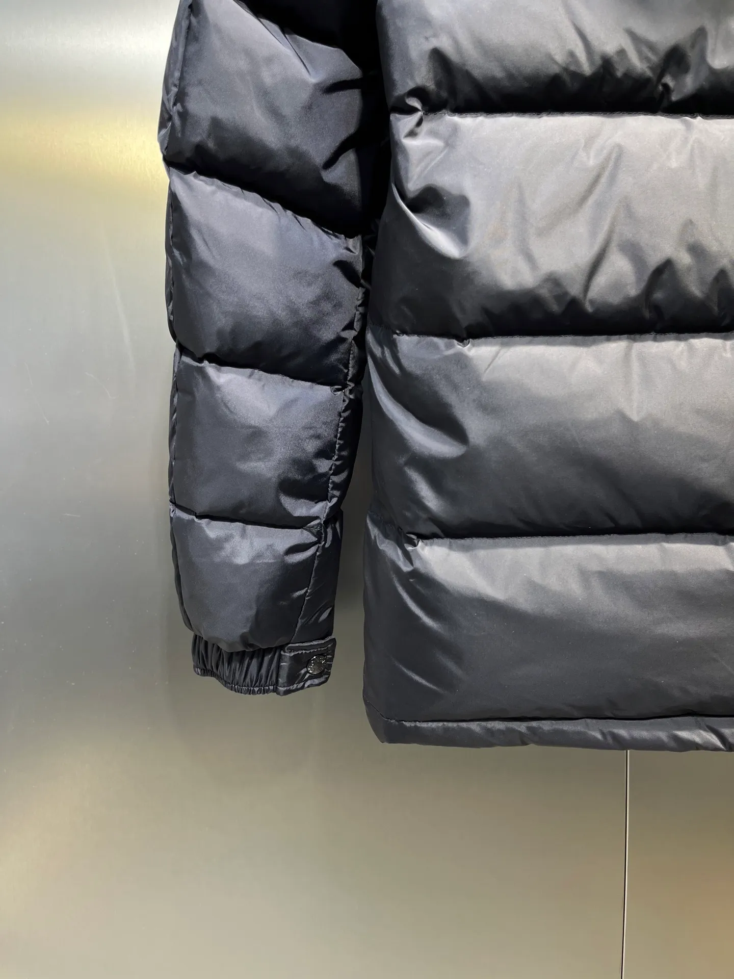 P820 ​​Moncler 🌟Mouth Mouth New Autumn and Winter Matte Classic Maya! Official website synchronized 🈶sale! Yuhuang's century-old evergreen series of products! The latest product from Mayan culture! 90 down filling, the fullness of the down can be seen with the naked eye. Disassembled, the fabric is soft and textured. It continues to be a hot seller, and the upper body is lighter and more comfortable. Color: black green yellow size: 12345