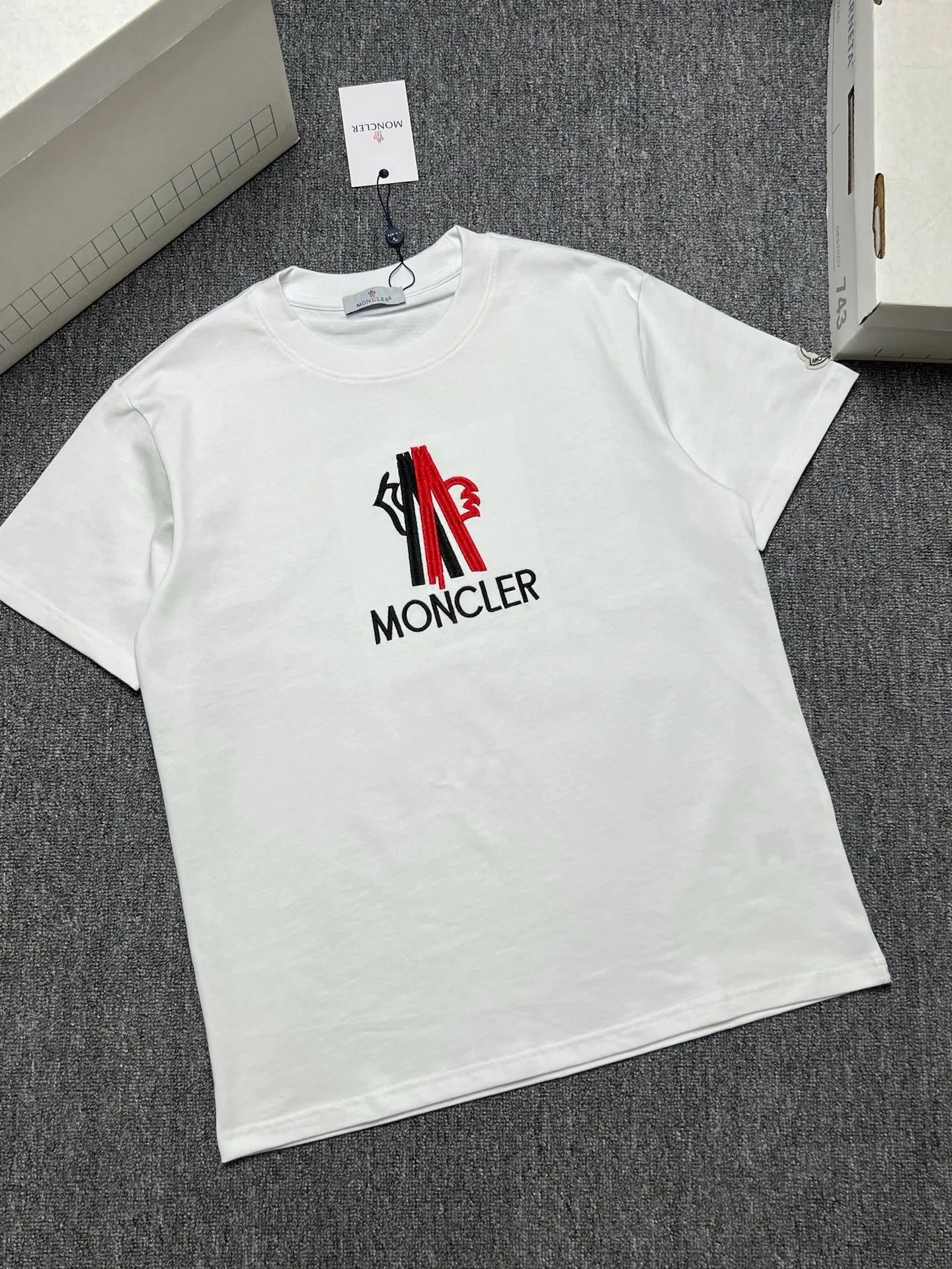 P160 MONCLER short-sleeved T-shirt Color: black white Size xs-L a Fabric: 280g