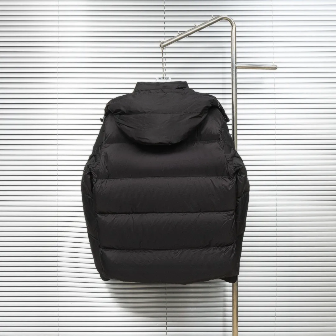 P920 top version (different currencies) Style: Moncler Moncler FW25 Couyere Hooded Short Down Jacket New Maya hooded zipper down jacket (all made of national standard 90 goose down, sizes are all authentic digital sizes) Color: Picture color Size: 1-2-3-4-5 Fabric: 90 goose down Accessories: Full set of customized accessories No gender distinction, same style for men and women