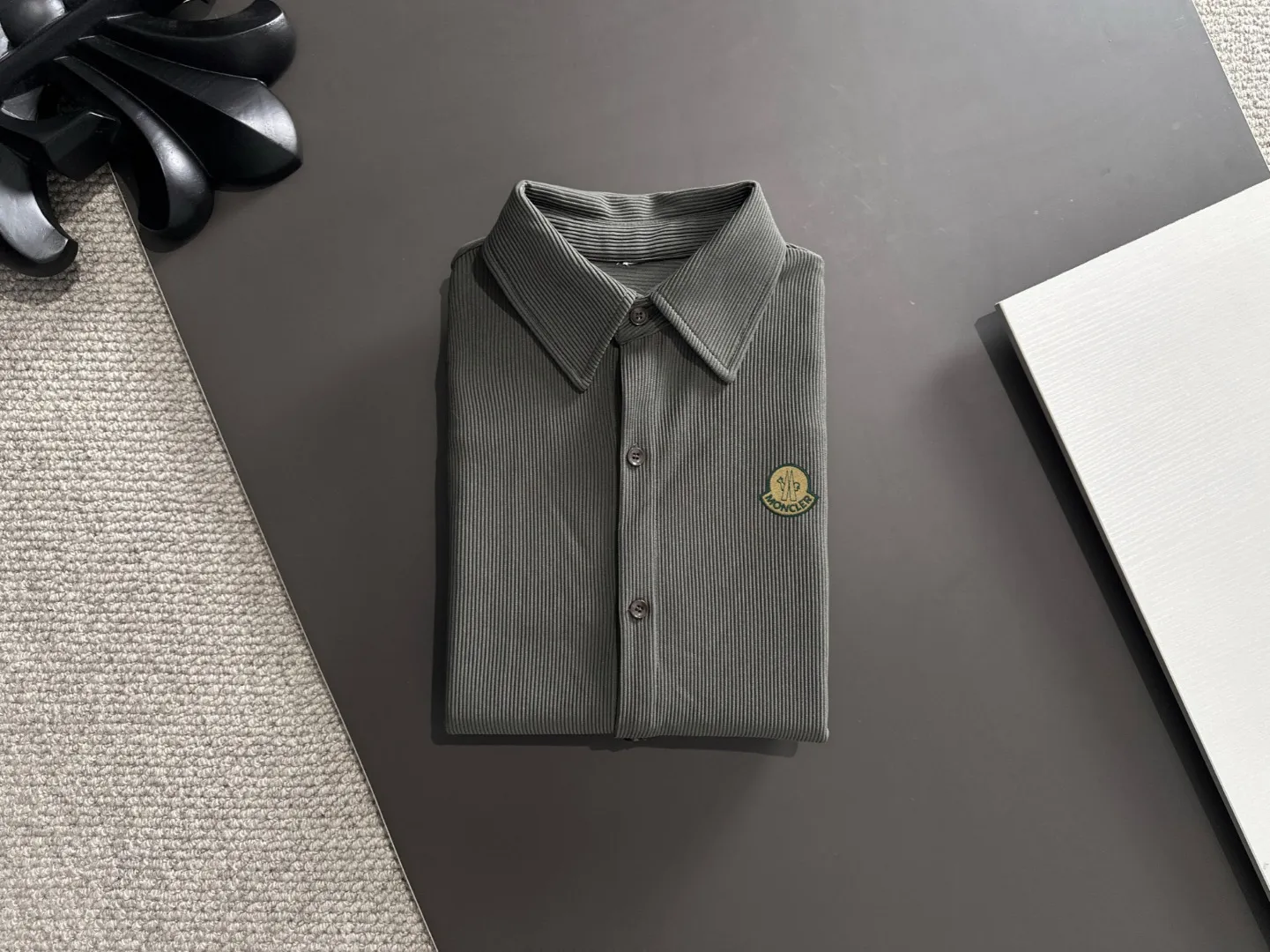 Next day shipping P520 MONCLER/Mongolian high quality 2025 spring and summer new casual heavy industry trousers suit exclusively developed by yb! High quality production! Imported custom-made fabrics for foreign orders, with high breathability and comfort, impeccable details, brand element design concept, delicate and soft feel! It presents a casual cut and the upper body shape is great! On sale simultaneously on the official website! From a high-end men's positioning brand, the low-key luxury taste is irresistible! Exquisite workmanship and impeccable quality! The overall style is simple, fashionable and timeless, fully meeting the requirements of stylish and tasteful dressing! Size: M-XXXL