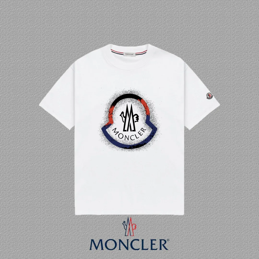 P140 🔥 [MONCLER] 2025FW short-sleeved T-shirt with badge + LOGO, high-end 26s double yarn 300g fabric, heavy fabric, custom stretcher rib, same vat and dye, complete three standards, same style for men and women, color: black, white, size: S M L XL 2XL