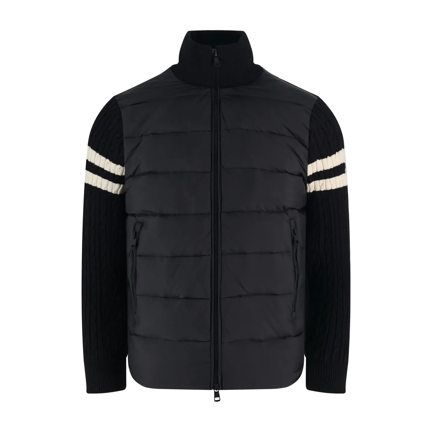 P970 Moncler Woolen Spliced ​​Down Jacket (Black) The outer front fabric is made of 100% nylon (nylon). Its high-density structure achieves excellent windproof effect. It also has strong wear resistance and wrinkle resistance. It is scratch-free for daily wear and can be easily taken care of. The splicing design of sweaters and down jackets not only retains the thermal performance of down jackets, but also incorporates the fashion elements of sweaters, making the overall garment both practical and fashionable. High-quality material: filled with high-quality white duck down, with a filling capacity of 100g, which has excellent thermal insulation effect. At the same time, the sweater is made of wool, cashmere and other natural fibers, which are soft, comfortable and skin-friendly. The sweaters and down jackets are carefully spliced ​​to ensure comfortable wearing and are not prone to threading or velvet loss. High collar design: not only provides excellent thermal insulation effect, but also adds a unique sense of fashion, allowing the wearer to maintain style in the cold season. Stripe decoration: The stripes on the sleeve arms are like bright brush strokes, embellished on the dark gray down jacket, injecting vitality and movement into the overall look, making the clothing more eye-catching. Size:1-2-3-4-5