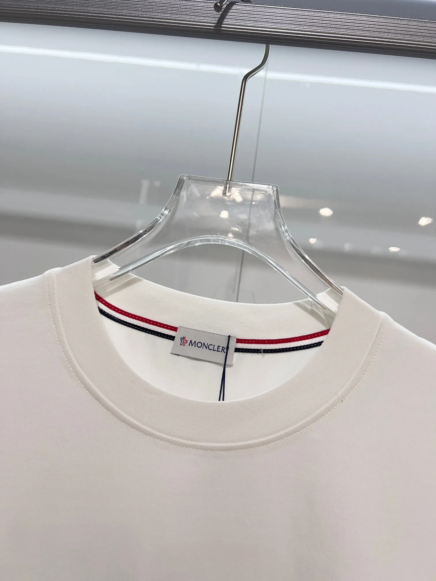 P150 MONCLER/Muzzled 300g pure cotton round neck short-sleeved T-shirt Brand classic Shark🦈 letter LOGO embossed process 2025ss official synchronization High version High quality Fashionable personality Versatile trend Pure original quality Original fabric Hang tag Collar label Washed wheat Complete with three standards Color: Black. White. Size: S M L XL XXL