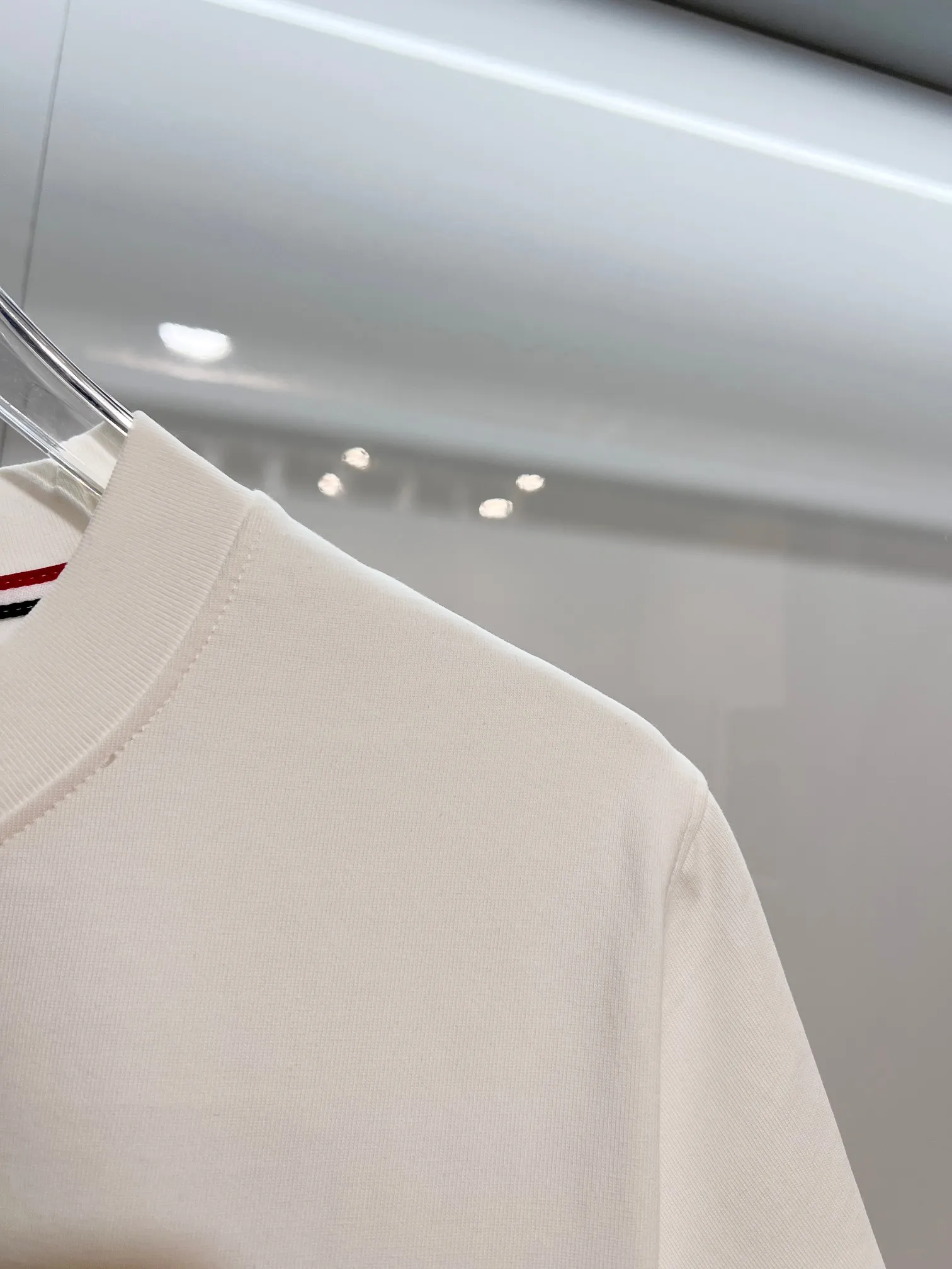 P150 MONCLER/Muzzled 300g pure cotton round neck short-sleeved T-shirt Brand classic Shark🦈 letter LOGO embossed process 2025ss official synchronization High version High quality Fashionable personality Versatile trend Pure original quality Original fabric Hang tag Collar label Washed wheat Complete with three standards Color: Black. White. Size: S M L XL XXL