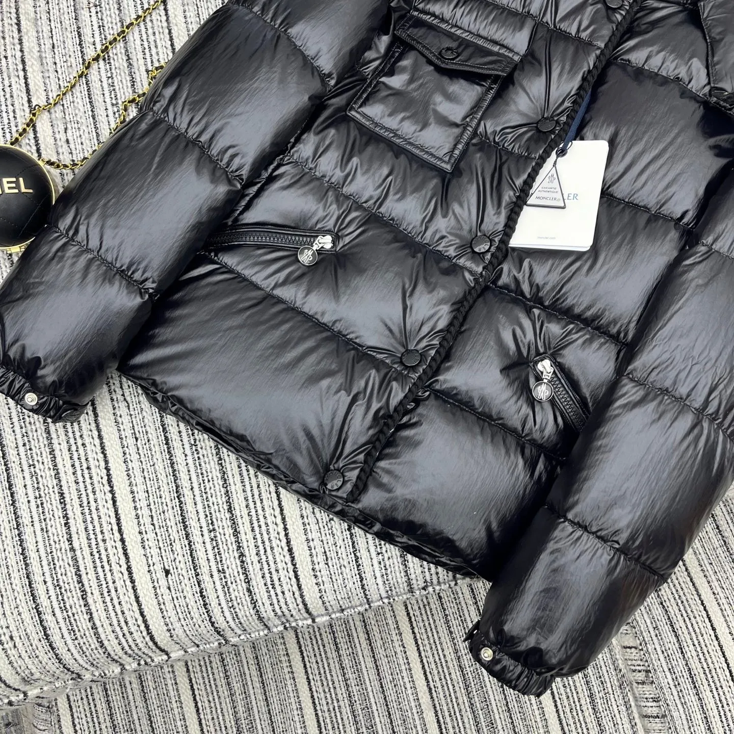 P880 Moncler🌟25 new oil wax leather waist style GLAREIN hooded long-sleeved down jacket for women. Oil wax leather coated new fabric, slim design style, warm and slimming, 90% duck down filling, molded custom hardware. Color: red, white, blue, black Code number: 1234