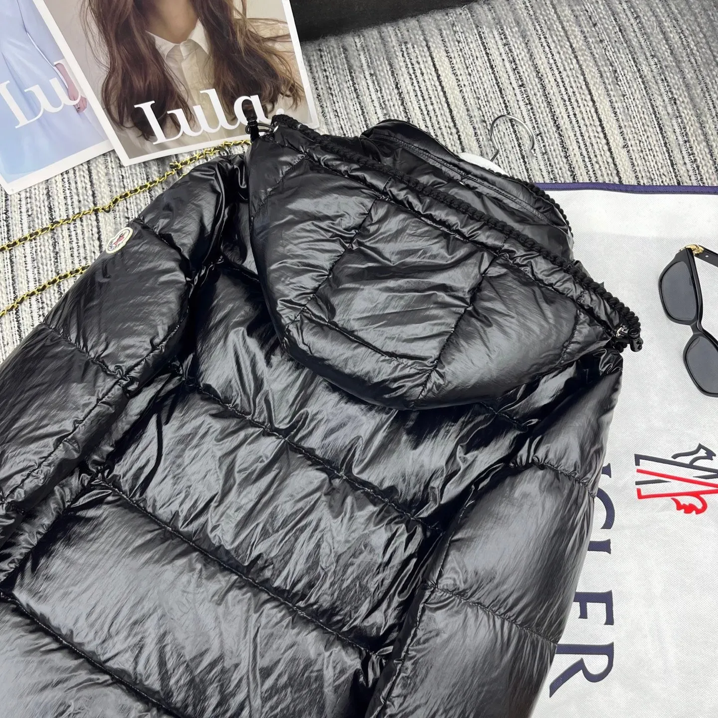 P880 Moncler🌟25 new oil wax leather waist style GLAREIN hooded long-sleeved down jacket for women. Oil wax leather coated new fabric, slim design style, warm and slimming, 90% duck down filling, molded custom hardware. Color: red, white, blue, black Code number: 1234