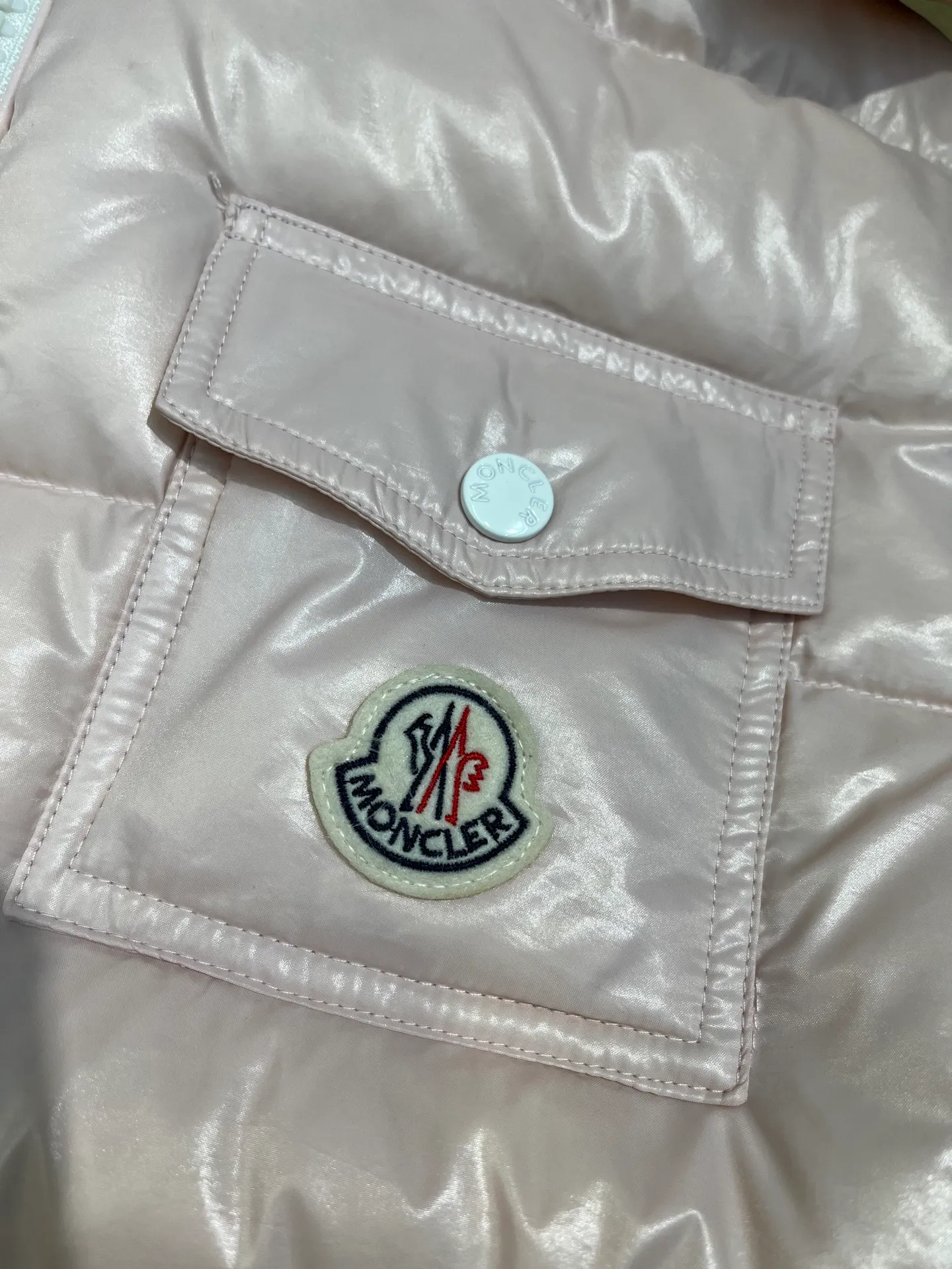 P760 moncler🌟down jacket, original custom-made hardware accessories, all imported and original customization, welcome to compare, absolutely high quality, using top-grade 90 white duck down, super soft, fluffy and plump, super heavy-duty, fabric workmanship, perfect version, pay attention to the fabric, super comfortable, exclusive model, non-market goods, same sizes for men and women.  size: 0123