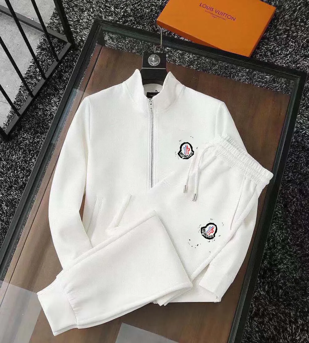 P400 💰【MONCLER】(Gospel for Fatty) hot-selling suit is coming. Focus on the original version of the official website. 2025 new hot-selling cardigan and sweatshirt suit. The original order is the best. 🇭🇰The meticulous work of top designers. Just for a fitting and perfect upper body effect. All-natural high-quality Roman cotton 100%, close-fitting comfort, noble and elegant! Original hardware embodies elegance and nobility! Counter size: M-5XL (maximum wear up to 220 pounds)