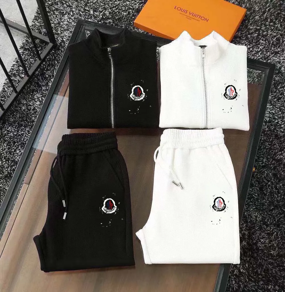 P400 💰【MONCLER】(Gospel for Fatty) hot-selling suit is coming. Focus on the original version of the official website. 2025 new hot-selling cardigan and sweatshirt suit. The original order is the best. 🇭🇰The meticulous work of top designers. Just for a fitting and perfect upper body effect. All-natural high-quality Roman cotton 100%, close-fitting comfort, noble and elegant! Original hardware embodies elegance and nobility! Counter size: M-5XL (maximum wear up to 220 pounds)