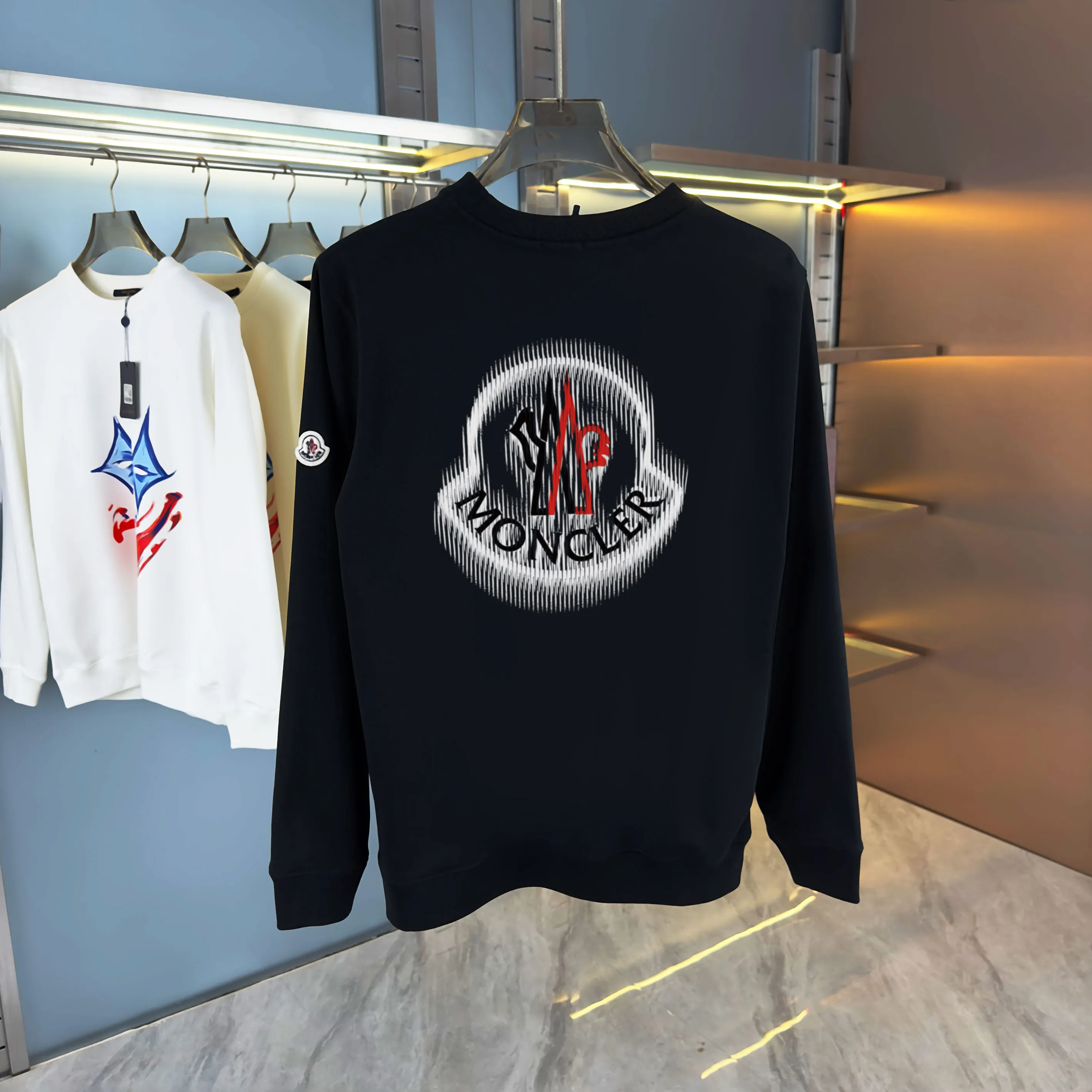 P210 high version sweatshirt) 📦With exclusive picture packaging📦 [Long-term ready stock] Upgraded version "Mobile phone smart sensor ~ NFC chip armband ~ Direct access to the official website anti-counterfeiting" 〖 𝐌𝐎𝐍𝐂𝐋𝐄𝐑 ~ Mouth covering〗 2025 new high quality, using 450g heavyweight fabric Different from the market currency, you can mix and match everything at will and you will be handsome😎The whole clothes is made of double waistcoats. The double waistcoats make the whole dress more three-dimensional. It is not an ordinary factory that can do such fine work. 2025 autumn and winter new style, on sale at the counter, exquisite printed round neck terry sweatshirt. High-end double-ply cotton. Customized stretch ribs are dyed in the same vat. Three standards are complete. It is matched with digital printing patterns and is very breathable. Same style for men and women. Color: black, white, apricot. Size: S M L XL 2XL