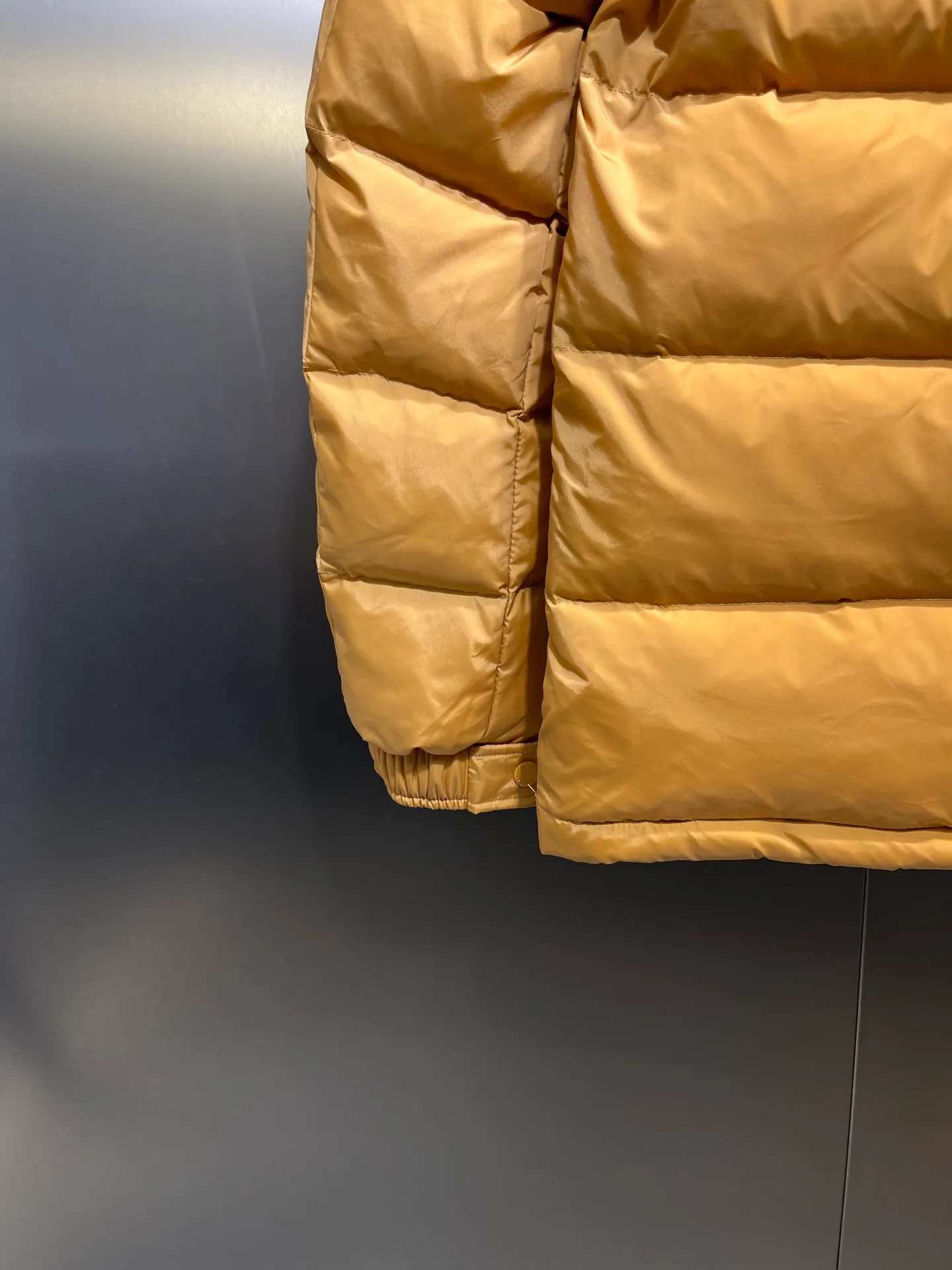 P820 ​​Moncler 🌟Mouth Mouth New Autumn and Winter Matte Classic Maya! Official website synchronized 🈶sale! Yuhuang's century-old evergreen series of products! The latest product from Mayan culture! 90 down filling, the fullness of the down can be seen with the naked eye. Disassembled, the fabric is soft and textured. It continues to be a hot seller, and the upper body is lighter and more comfortable. Color: black green yellow size: 12345