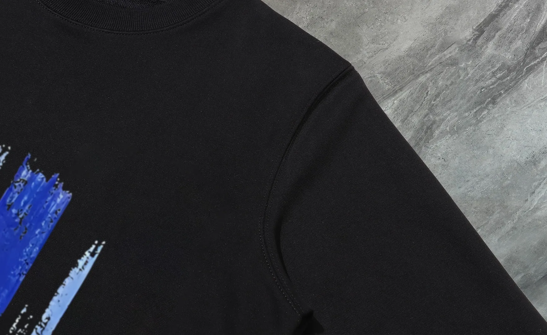 P210 High-version sweatshirt) [Long-term stock] 〖𝐌𝐎𝐍𝐂𝐋𝐄𝐑~Mask〗 Made of 440g heavy-weight fabric. It is different from the market currency. It can be matched with any variety and is properly handsome. 😎The whole dress is made of double waistcoats. The double waistcoats make the whole dress more three-dimensional. Not ordinary factories can do such fine work. 2025 Spring runway version of the T stage, on sale at the counter, round neck terry sweatshirt, high-end double-strand pure cotton, custom-made stretch ribs, dyed in the same vat, complete with three standards, matched with exquisite embroidered LOGO on the chest, simple and advanced, same style for men and women. Color: black, apricot, white, size: S M L XL 2XL