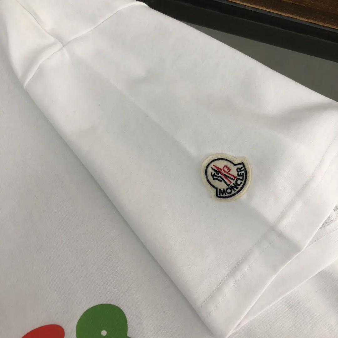 P160 MONCLER 25 The latest short-sleeved T-shirt for couples~Colorful bear element print~The upper body of the fabric is comfortable and breathable, not stiff, slim cut, made of high-customized pure cotton fabric! The upper body is comfortable and stylish, and it can be worn alone as an inner layer. It is a must-have for fashionistas! ! ! Color: Black White Orange Sky Blue Size: S M L XL (Loose fit! Please state your height and weight when placing an order)