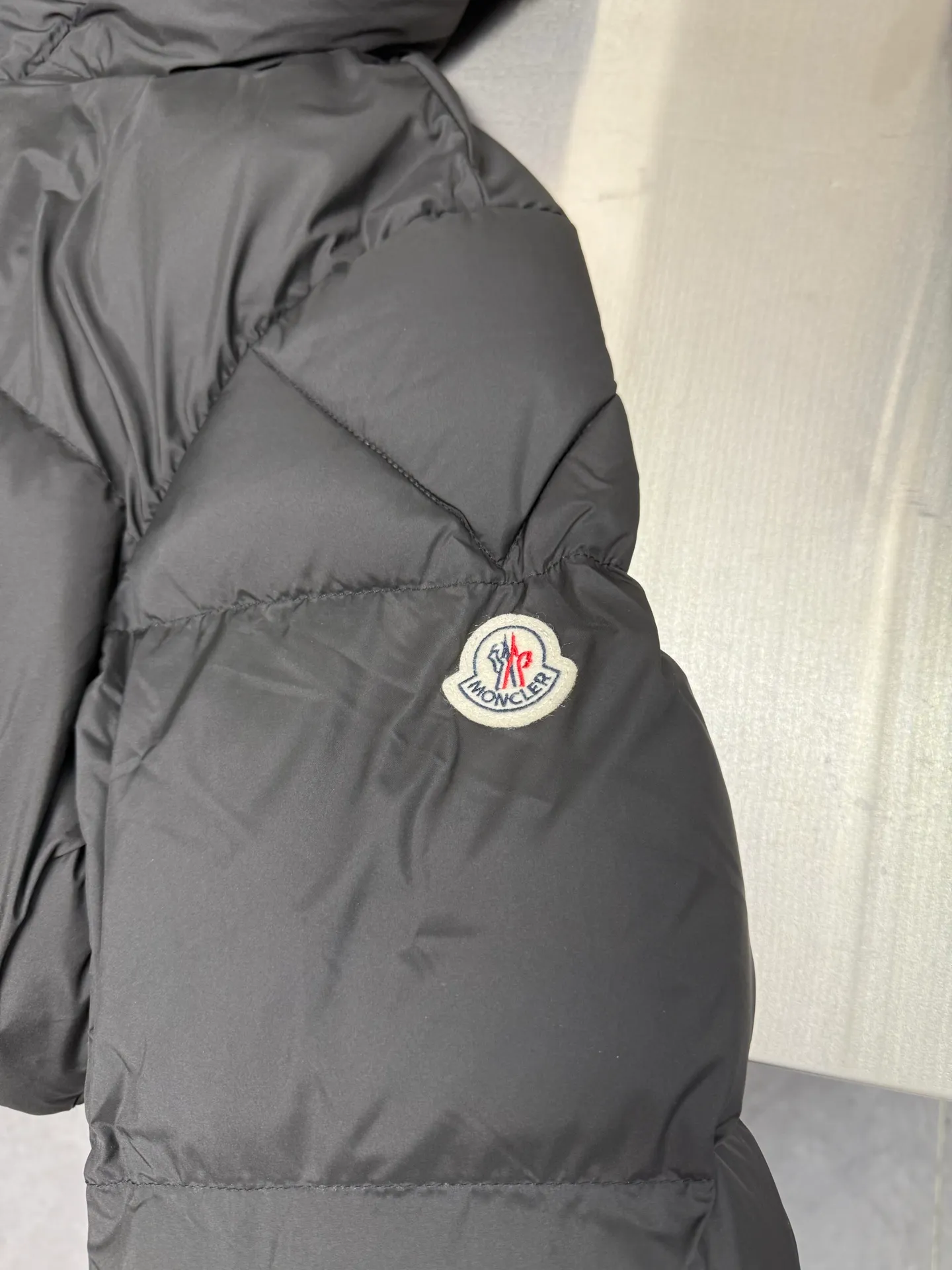 P980 Moncler autumn and winter new down jacket, top version, original customized hardware accessories, fully imported and original customized, full and fluffy, super heavy-duty, excellent fabric workmanship, perfect and super soft color, black, light khaki, size: 12345