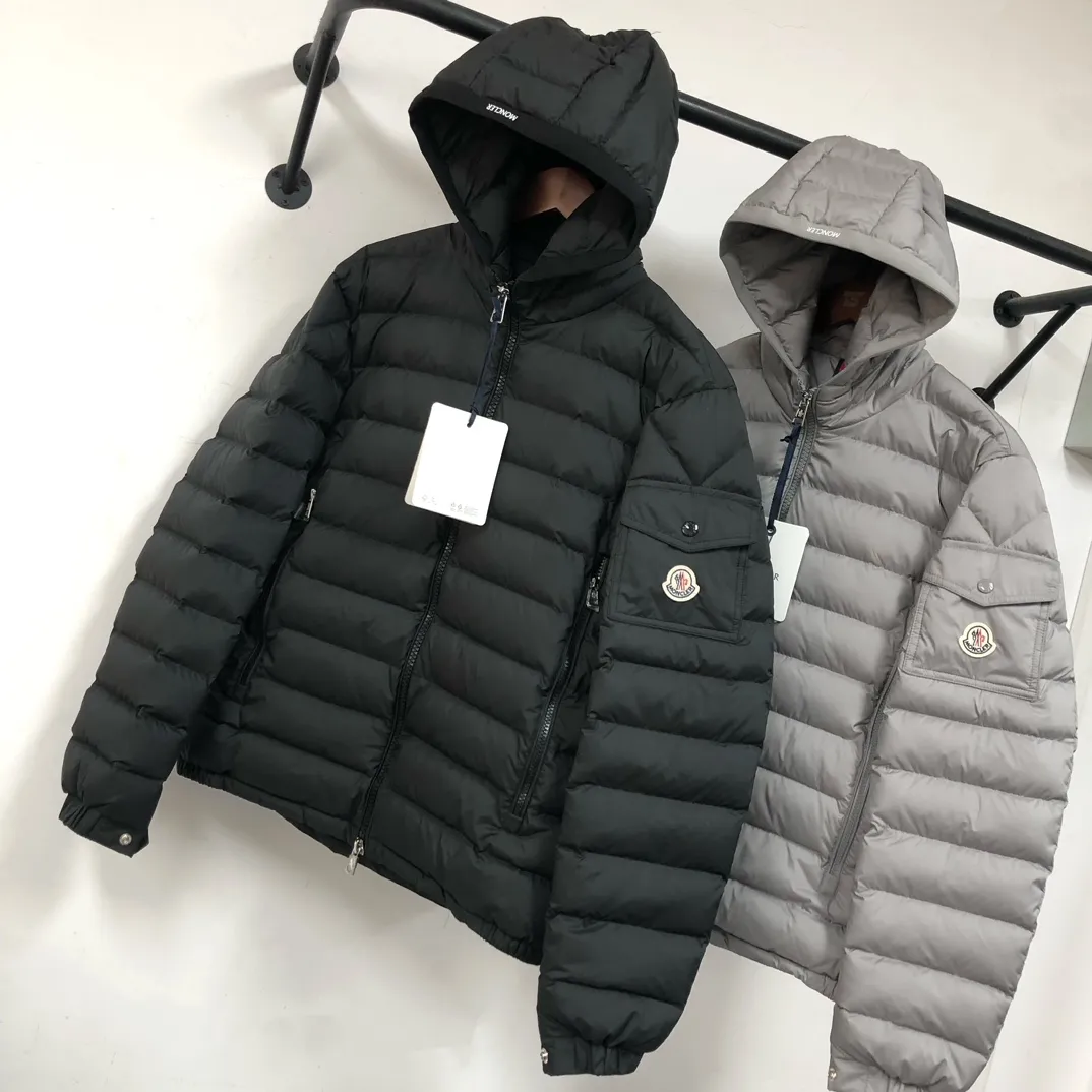 P840 🔥Moncler Galion Early Autumn Lightweight Hooded Down Jacket😍 Newly released at the counter🈶Sold~ This down jacket is lightweight and warm. It is a classic outerwear item that is suitable for various seasons and trends♥. It’s also a classic, with a timeless style that represents the brand’s sporting spirit. 🥳Provides warmth and protection without sacrificing lightness💯 Color: Black Gray Size: 1-2-3-4-5 (M-3xl)