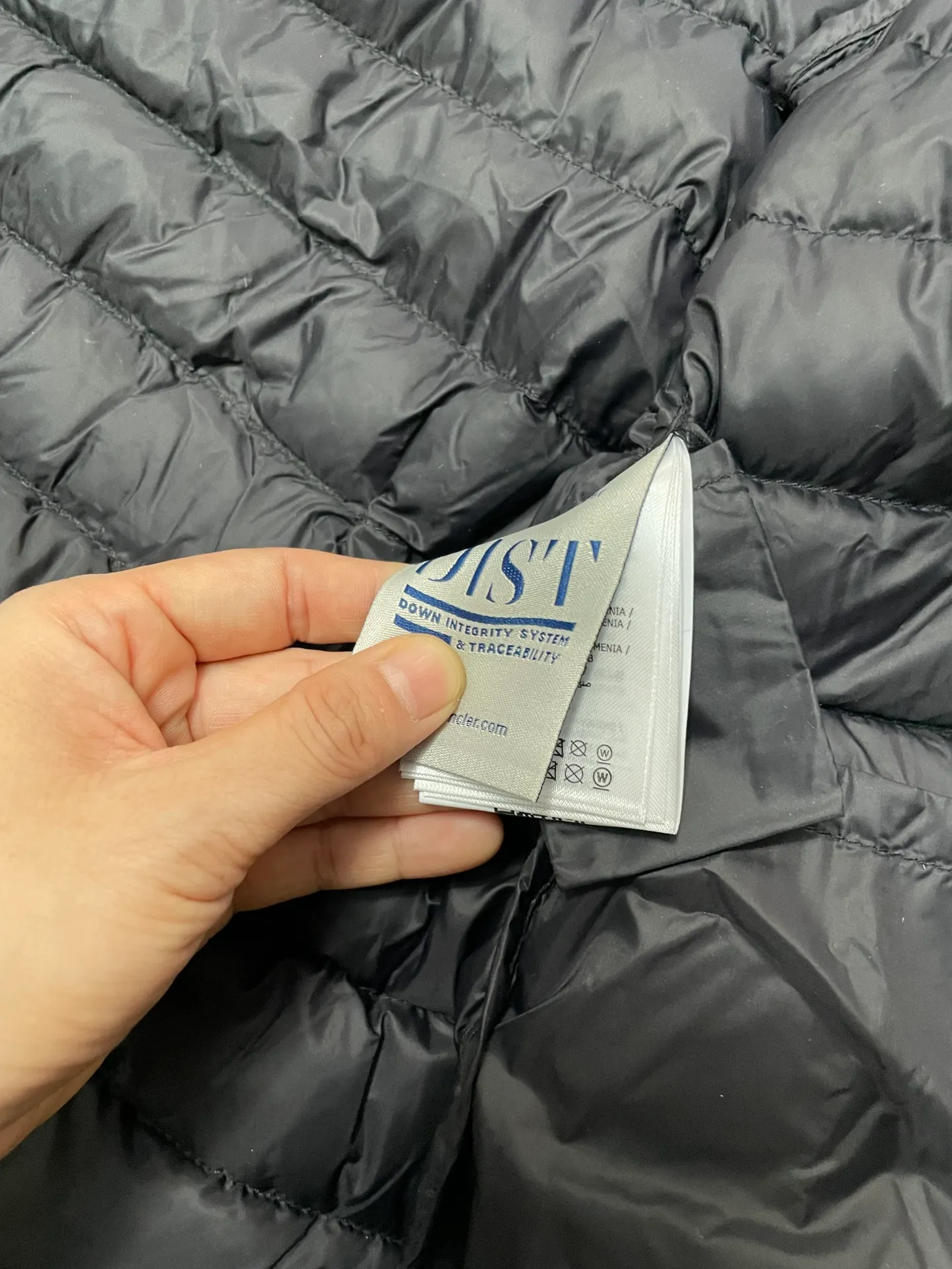P720 2024 season new arrival 23Moncler OREDON women's mid-length slim belted goose down jacket. ✨Complete three standards, synchronized with counters ✨90 goose down filling ✨Slim-fitting design of the belt, not picky Sizes 0-3