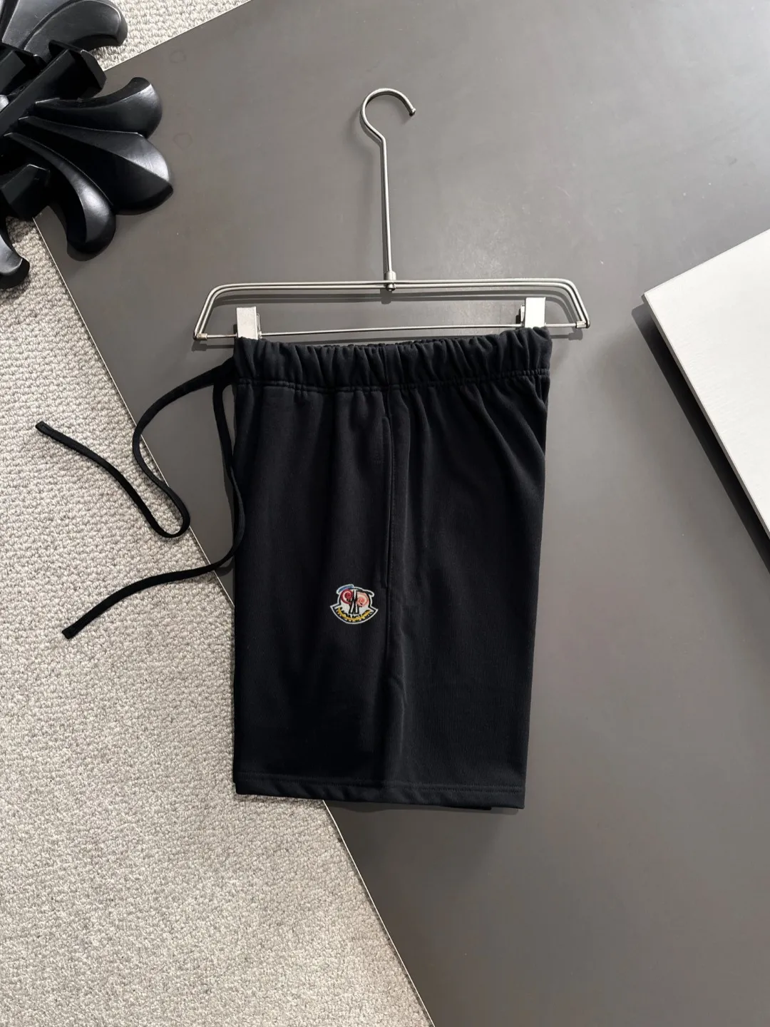 Next day shipping P460 MONCLER/Mongolian high quality 2025 spring and summer new casual heavy industry suit exclusively developed by yb! High quality production! Imported custom-made fabrics for foreign orders, with high breathability and comfort, impeccable details, brand element design concept, delicate and soft feel! It presents a casual cut and the upper body shape is great! On sale simultaneously on the official website! From a high-end men's positioning brand, the low-key luxury taste is irresistible! Exquisite workmanship and impeccable quality! The overall style is simple, fashionable and timeless, fully meeting the requirements of stylish and tasteful dressing! Size: S-XXL