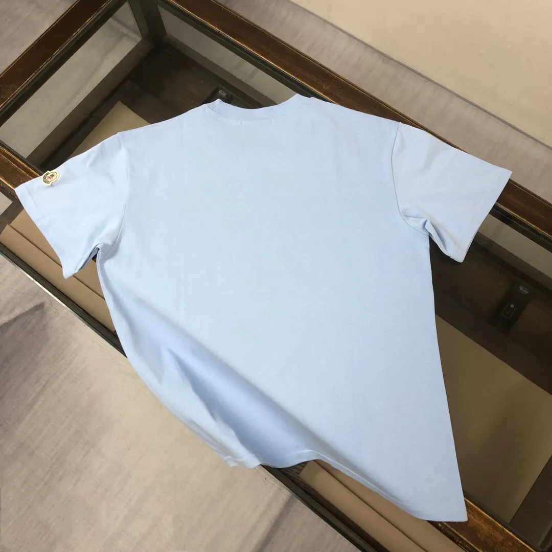 P160 Moncler 2025 new men's round neck short-sleeved couple T-shirt, new spring and summer product, high quality 🔥🔥Fashionable and versatile, customized imported fabrics! Comfortable to wear, breathable, fashionable without losing personality, the upper body is casual and casual, handsome and stylish, showing the temperament of a big brand. All three standards are complete! ! Color: Black, White, Brown, Sky Blue Size: S M L XL (Loose fit, please state your height and weight when placing an order)