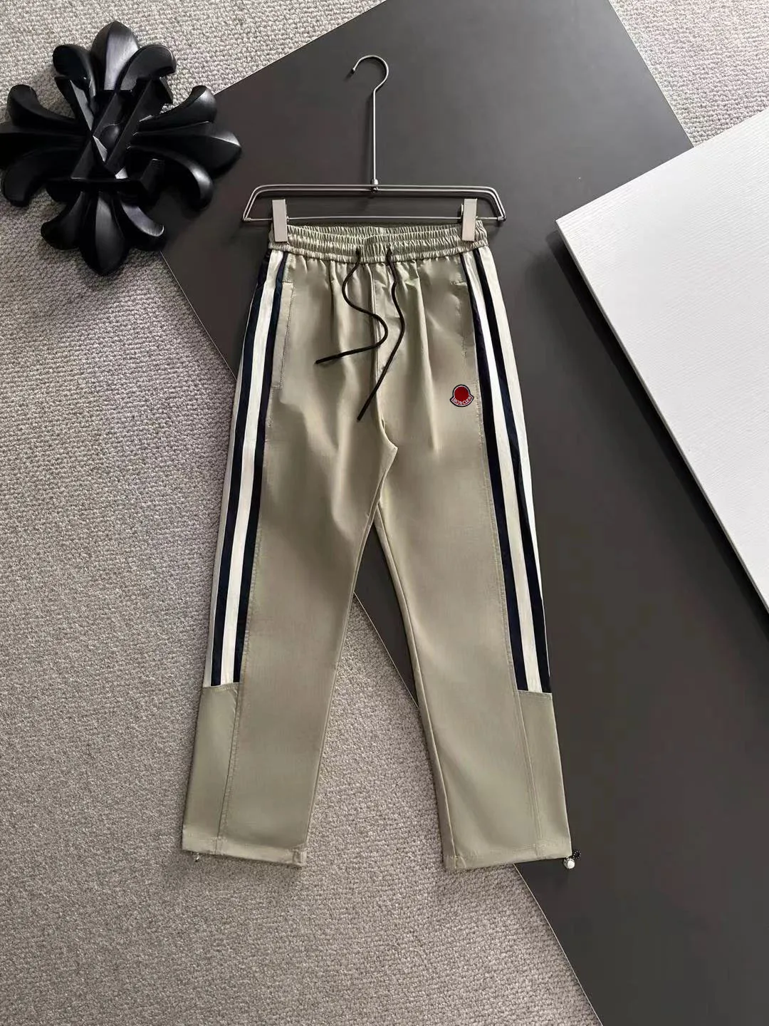 Next day shipping P720 MONCLER/Balenciaga high quality 2025 autumn and winter new casual heavy industry suit exclusively developed by yb! High quality production! The top version of the trading company channel order, external orders for imported custom fabrics, high breathability and comfort, impeccable details, absolutely worth buying! This type of suit is also a must-have for lazy people. You don’t have to think about how to match it, you can just get it in one set! Brand element design concept, delicate and soft feel! It presents a casual cut and the upper body shape is great! On sale simultaneously on the official website! From a high-end men's positioning brand, the low-key luxury taste is irresistible! Exquisite workmanship and impeccable quality! The overall style is simple, fashionable and timeless, fully meeting the requirements of stylish and tasteful dressing! Size: M to 5XL (or state your height and weight when placing an order)