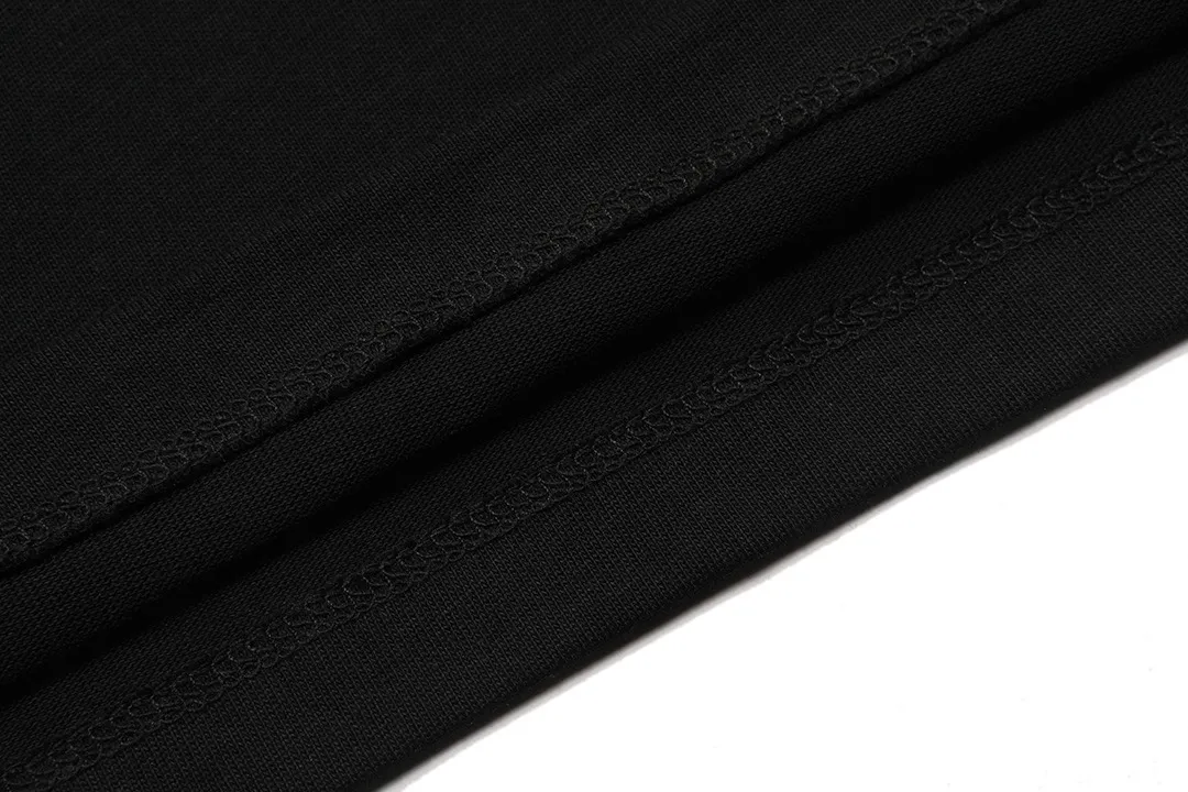 P170 Moncler 2025 new model, light luxury, cross printed letter logo, same style for men and women, long-sleeved T-shirt ·Customized 300g 100% double yarn pure cotton fabric ·Dyeing 32 count double-strand thread ·Collar label, hangtag, main mark and three labels complete Color: Black Size: XS S M L
