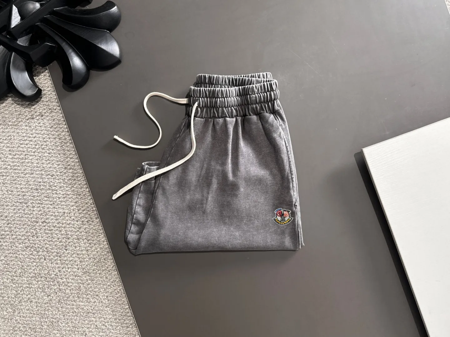 Next day shipping P460 MONCLER/Mongolian high quality 2025 spring and summer new casual heavy industry suit exclusively developed by yb! High quality production! Imported custom-made fabrics for foreign orders, with high breathability and comfort, impeccable details, brand element design concept, delicate and soft feel! It presents a casual cut and the upper body shape is great! On sale simultaneously on the official website! From a high-end men's positioning brand, the low-key luxury taste is irresistible! Exquisite workmanship and impeccable quality! The overall style is simple, fashionable and timeless, fully meeting the requirements of stylish and tasteful dressing! Size: S-XXL