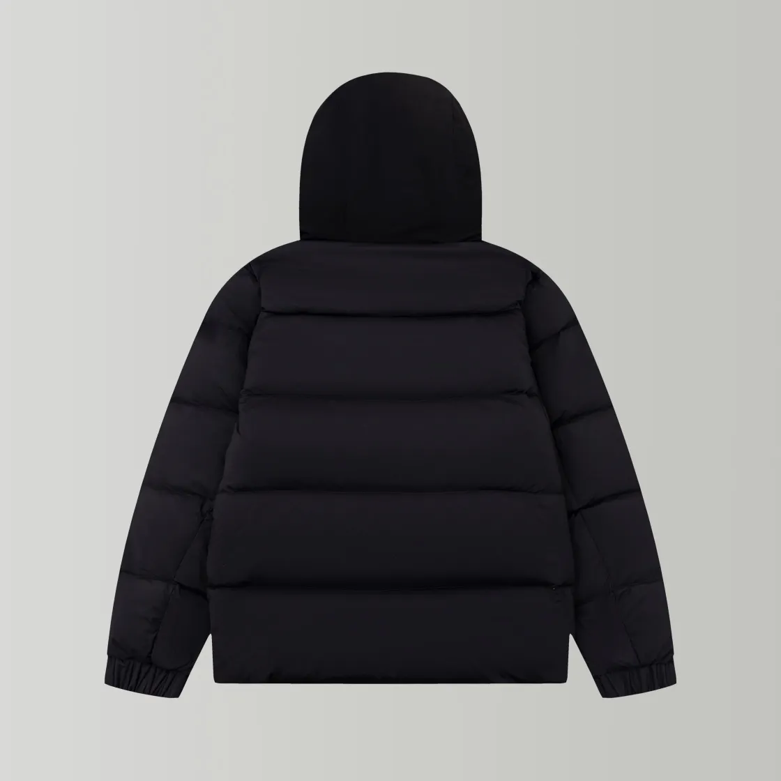 P820 ​​top version of Moncler's black warrior, popular winter down jacket, short down jacket, embossed access control down jacket, bread coat, the official website is out of stock, and the embossed placket clearly distinguishes the currency. The moncle madeira series, everyone calls it the black warrior! The 500g cashmere + Moncler Madeira short down jacket, with matte and sharp colors and tailoring, creates a smart posture. Wearing the main line of the autumn and winter mask series, return to the hustle and bustle of the city. One of the main series of autumn and winter, it is destined to be popular all over the Internet! The high-collar design of bread coats can be worn by both men and women! Mengkou's main series this year is filled with 90% white goose down, which is warm, comfortable and not bulky. The bread coat pattern is formed by large squares. Each square is evenly distributed, firmly locking the down, and warming your body! The interior adopts the new design of the black label main mark, which does not lose its personality and is low-key! The placket highlights the brand and has a certain sense of beauty and layering! The original customized fabric has a high density and a certain color, and the feel is definitely consistent with the original!!! The contrasting color fabric inside is dyed first, and after repeated testing, there will never be a single velvet out! The clean cut makes the upper body not bloated at all! It allows you to spend the cold winter gently! There is no gorgeous decoration or special design, it is just simple. But it will make you feel excited!! Simple and practical outerwear, showing the agility and visual vitality of contemporary trends, while reinterpreting Moncler's iconic classic styles, it promotes a more youthful and uninhibited cool play attitude! Color: black, gray and white