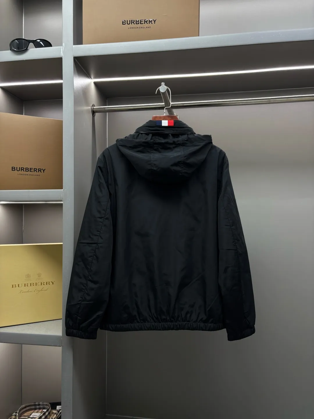 P640 Moncler New style thin cotton jacket with letters Original fabric Original accessories Official same style Made of imported polyester fabric, custom-made dyed in the same vat. Very comfortable and smooth to the touch Very wide and stylish. Will not deform after long-term wear. Produced by a first-line brand factory. The label is full and textured. The latest style for autumn and winter. Fashionable and personalized. Super versatile and good-looking. Very suitable for both men and women. A must-have for everyone. Color: Black Royal Blue Size: M-3XL