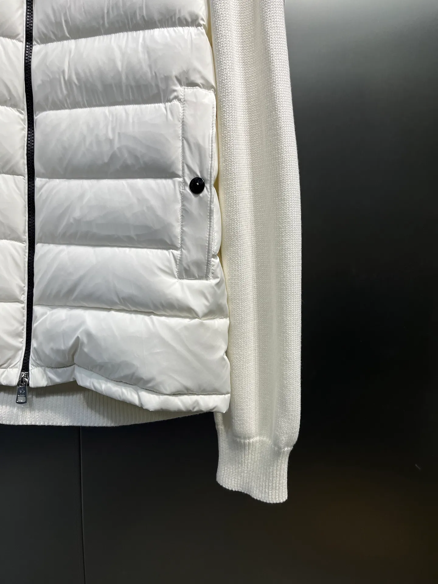 P700 Moncler 🌟 Down knitted Moncler SS23 solid color logo patch stitching quilted down jacket, color: black and white, size: 12345