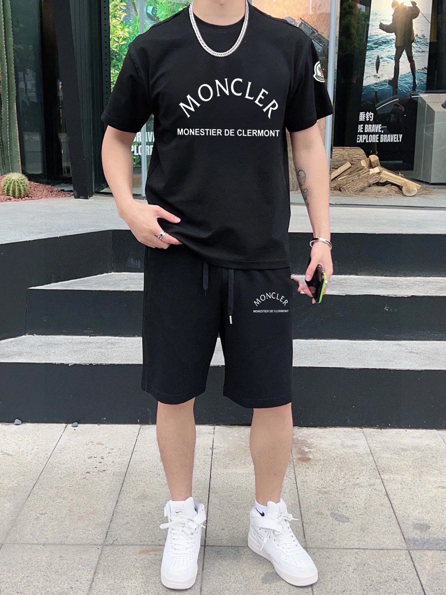 P280 Brand【MONCLER】2025 new men's short-sleeved shorts suit! Synchronous sales on the official website! High-end version on the market! It feels delicate and soft! Make you more comfortable to wear! The draped silhouette is awesome! Size: M-5XL (please state your height and weight when placing an order)