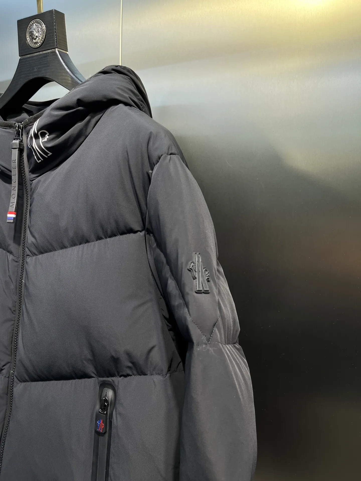P1080 𝑴𝒐𝒏𝒄𝒍𝒆𝒓 / Grenoble Arcesaz Hooded Comfortable Zipper Closure Loose Long Sleeve Down Jacket / Men's Size: 1 2 3 4 5 Product Color: Black Light Brown
