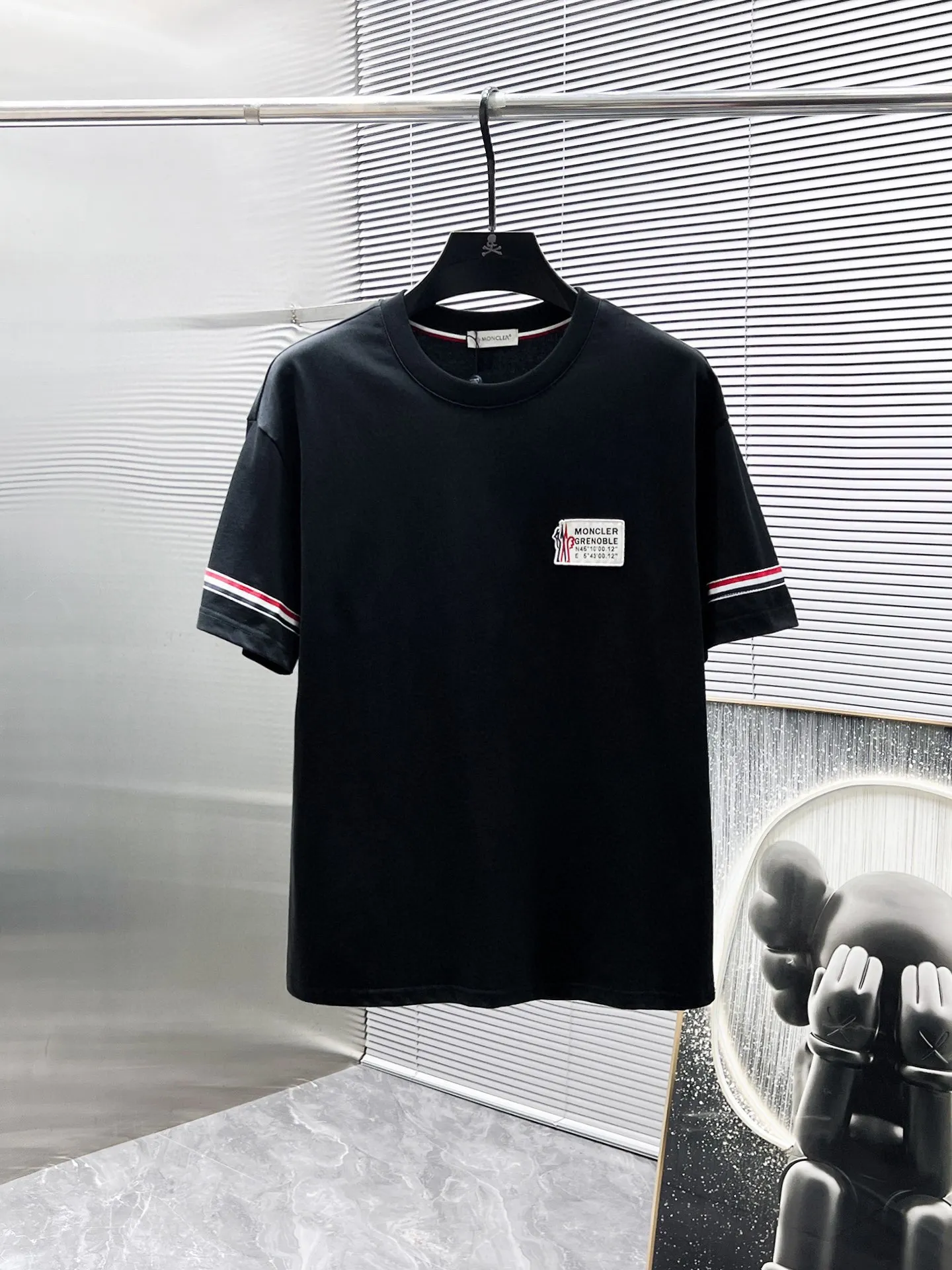 P570 Brand [MONCLER Mouth Covered] 2025 round neck short-sleeved shorts suit. The pure cotton fabric upper body will not be stuffy, the smooth and comfortable skin-friendly effect is more breathable, the fabric has its own texture, classic logo technology, a new interpretation from a unique angle, fashionable and versatile choice! Size: M-3XL (maximum wear: 190 pounds)