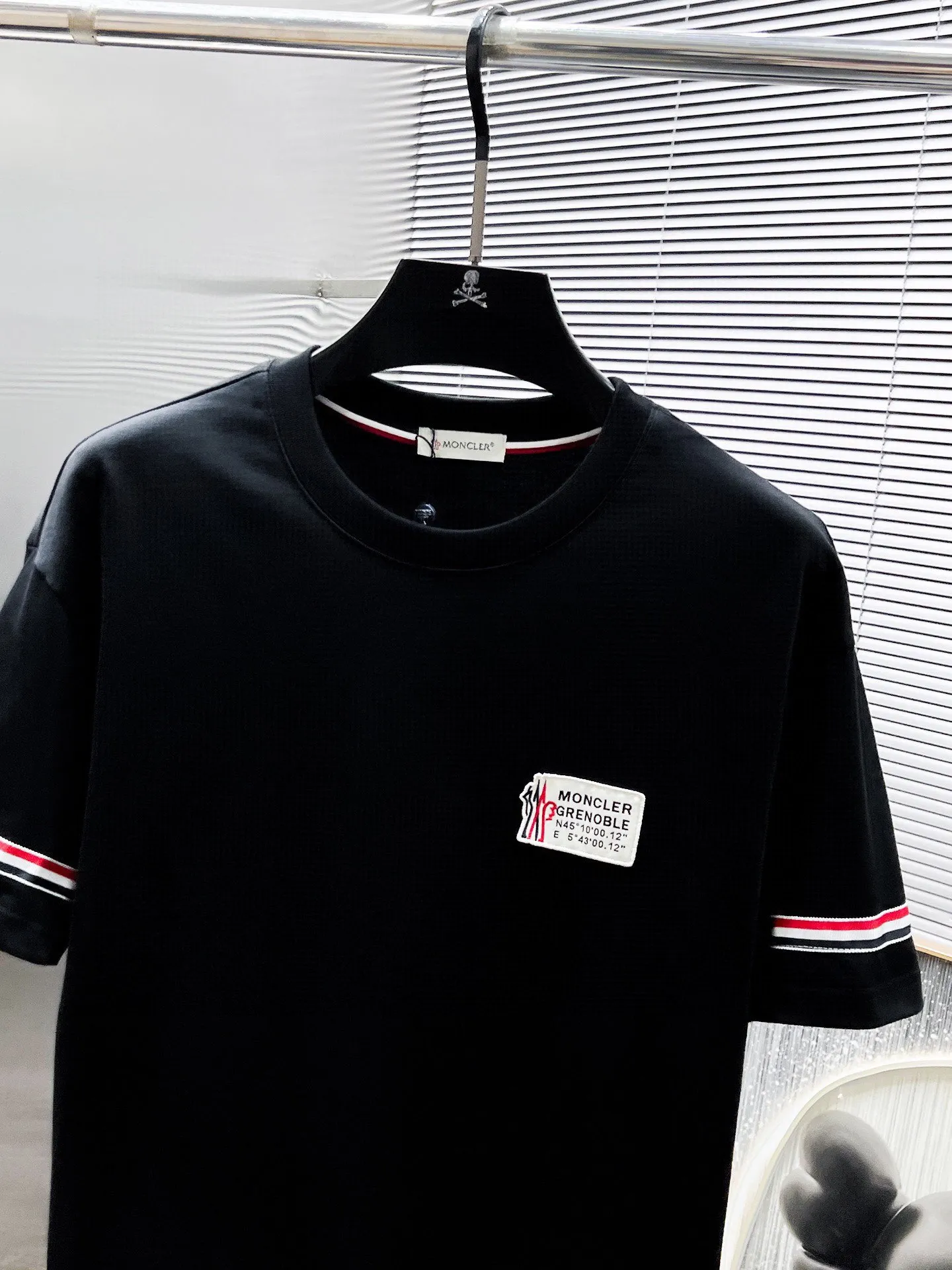 P570 Brand [MONCLER Mouth Covered] 2025 round neck short-sleeved shorts suit. The pure cotton fabric upper body will not be stuffy, the smooth and comfortable skin-friendly effect is more breathable, the fabric has its own texture, classic logo technology, a new interpretation from a unique angle, fashionable and versatile choice! Size: M-3XL (maximum wear: 190 pounds)