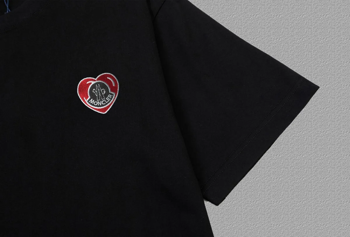 P150 [MONCLER] 2024FW short-sleeved T-shirt, love embroidery technology, high-end 32s double yarn 260g fabric, heavy fabric, custom stretch rib, same vat and dye, complete three standards, same style for men and women, color: black, white, size: S M L XL XXL