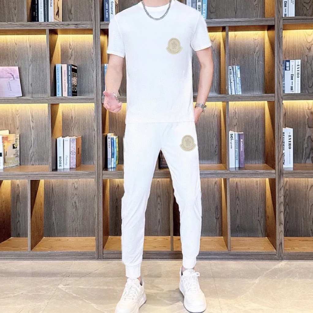 P330 [MONCLER] (Fat Man's Gospel) The same style as the 2025 official website. World-renowned luxury brand. Summer men's (double mercerized) high-quality 🐂 suit. It is made of imported original fabrics. It is a trendy style of the season and a versatile hit. Simple and elegant, precise workmanship allows you to be at the top of fashion. Size: M-5XL (can be worn up to 220 pounds)