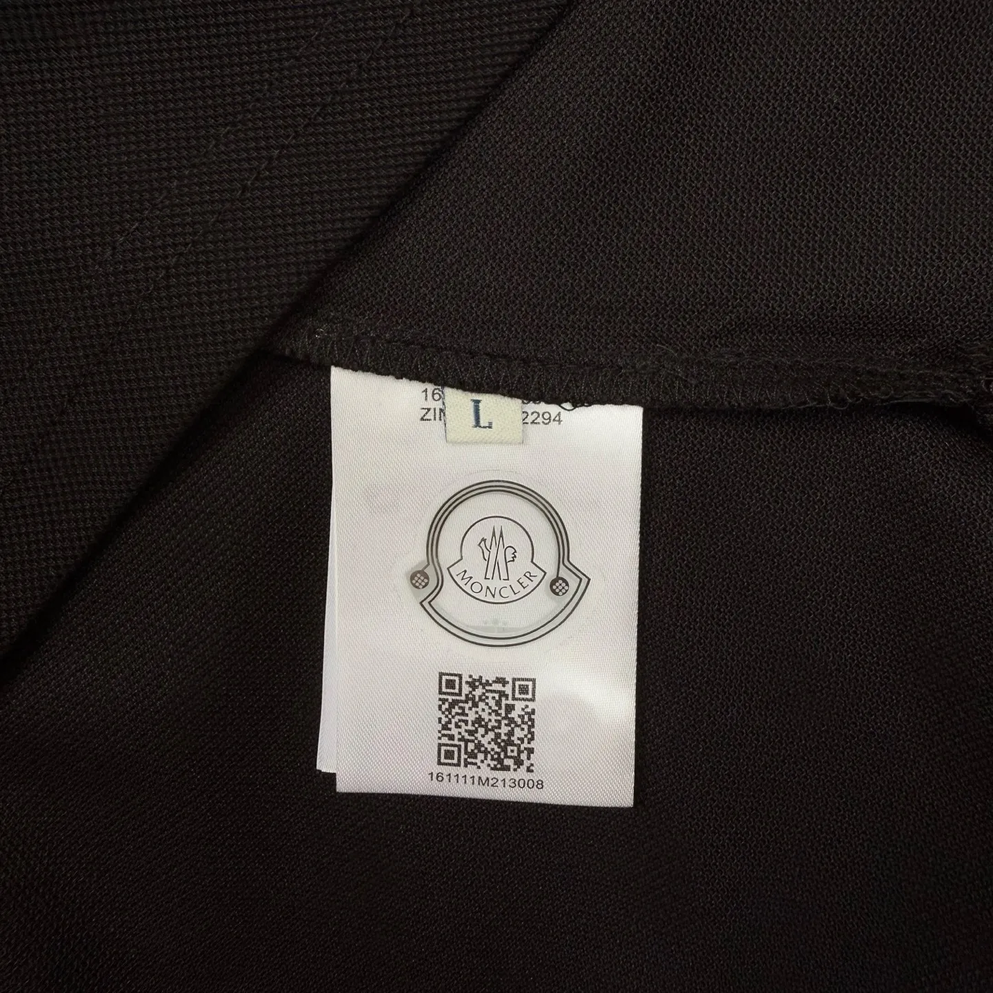P190 A143 (Long-term replenishment, next day arrival) MONCLER 2025 new model, light luxury, customized small letter logo, casual polo shirt short sleeves · Original fabric · High version · High quality contrast-dyed fabric, round neck vertical version, full set of accessories, autumn pearl pique fabric, original hardware accessories, original factory label, carefully designed, original custom details restored, rib knitted striped collar.  Complete three standards, non-market ordinary version, free to compare, absolute quality guaranteed, full set of Sydney paper packaging, color: black, white, size: S~XXL