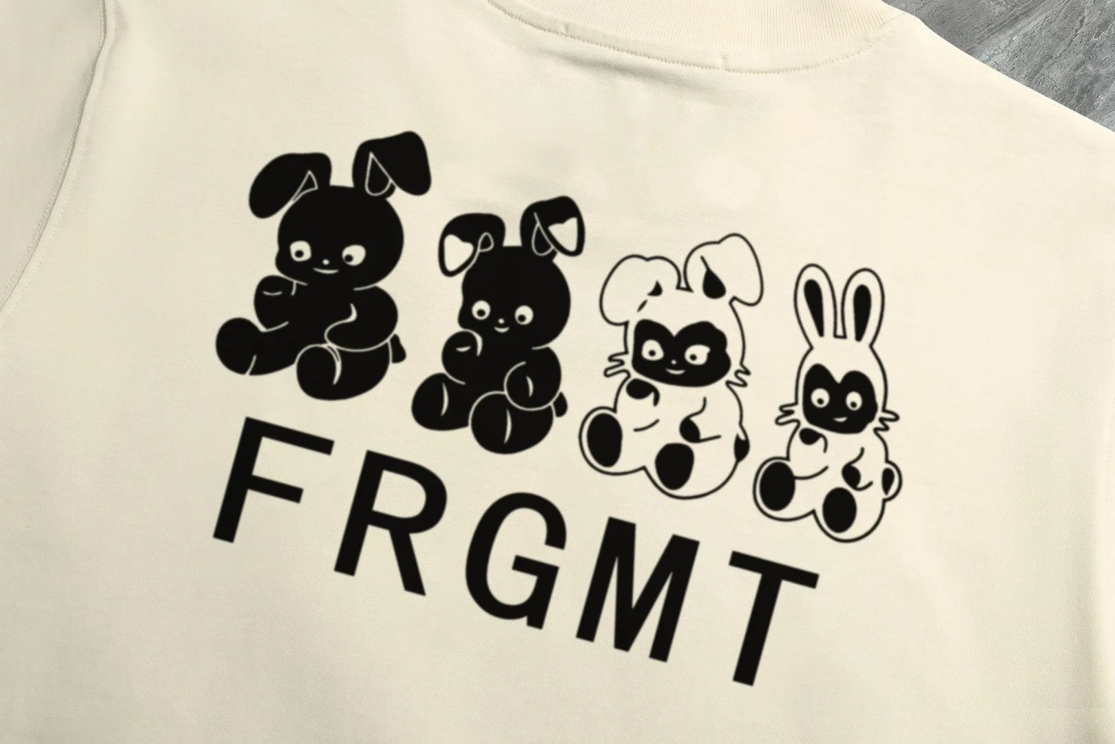 P210 High-version sweatshirt) [Long-term stock] 〖𝐌𝐎𝐍𝐂𝐋𝐄𝐑~Mask〗 Made of 440g heavy-weight fabric. It is different from the market currency. It can be matched with any variety and is properly handsome. 😎The whole dress is made of double waistcoats. The double waistcoats make the whole dress more three-dimensional. Not ordinary factories can do such fine work. 2025 Spring runway version of the T stage, on sale at the counter, round neck terry sweatshirt, high-end double-strand pure cotton, custom-made stretch ribs, dyed in the same vat, complete with three standards, matched with exquisite embroidered LOGO on the chest, simple and advanced, same style for men and women. Color: black, apricot, white, size: S M L XL 2XL