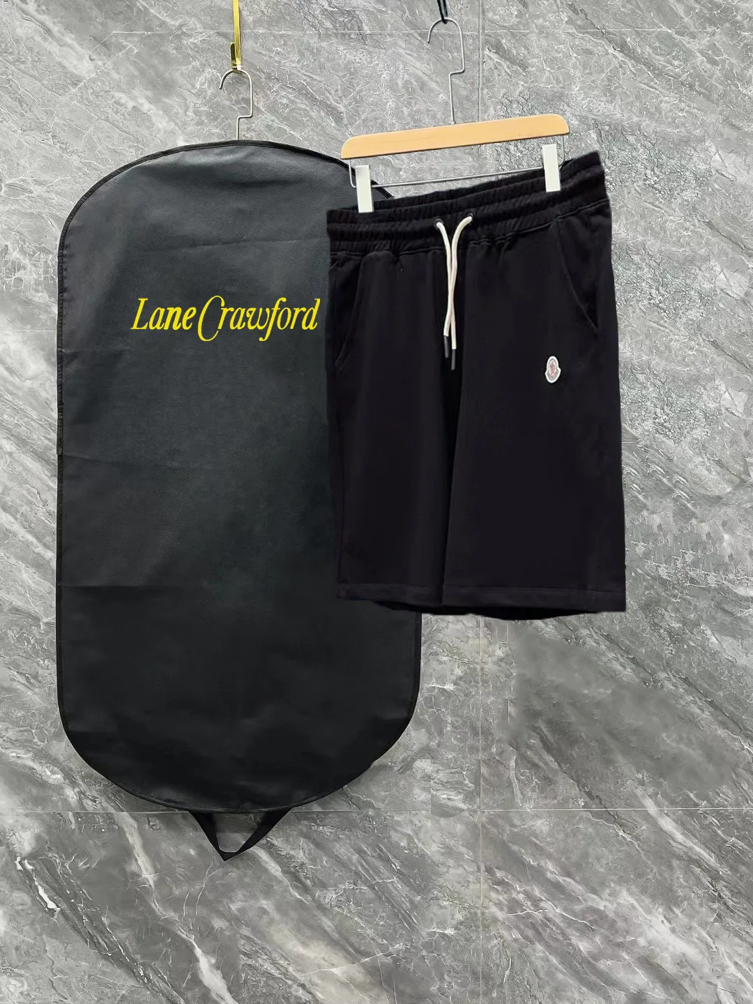 P230 Moncler SS spring and summer show style Slim-fitting lines with exquisite logo and simple logo shorts Domestic factory export Supply top brand fabrics 360g weight Compatible with all body shapes Black and white drawstring design on the waist elastic band Customized drawstring pockets with diagonal pocket design on both sides There is also a small pocket on the back Color: black gray Size S-XL