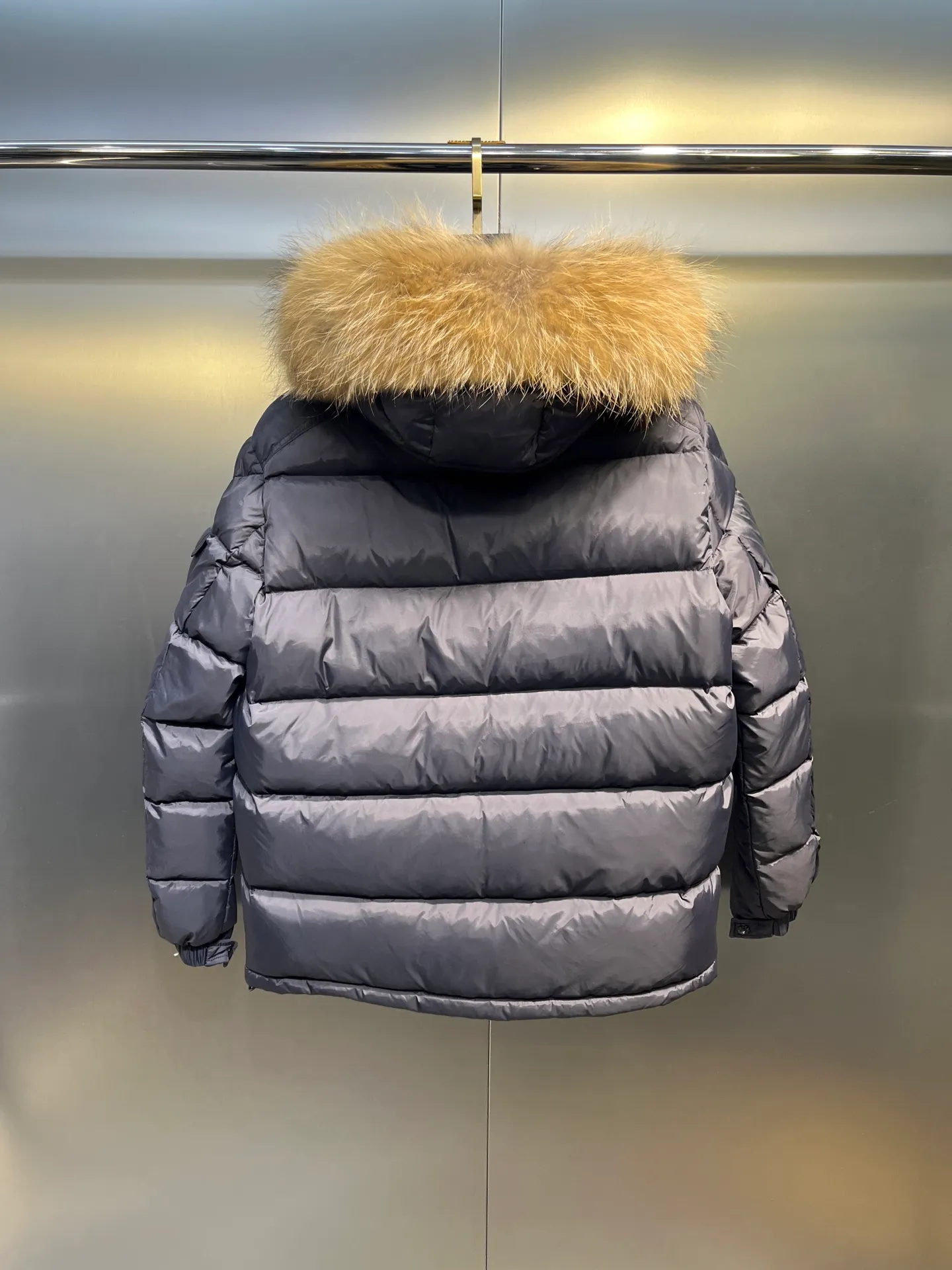 P980 moncler 🌟 Original customized hardware accessories are all imported and original customized. Welcome to compare. Absolutely high quality. Made of top-grade 90 white duck down. Super soft. Full and fluffy. Super heavy-duty. Fabrics with excellent workmanship. Perfect version. Note. Fabric is super comfortable. Exclusive model. Non-market product. Same sizes for men and women.  size: 12345