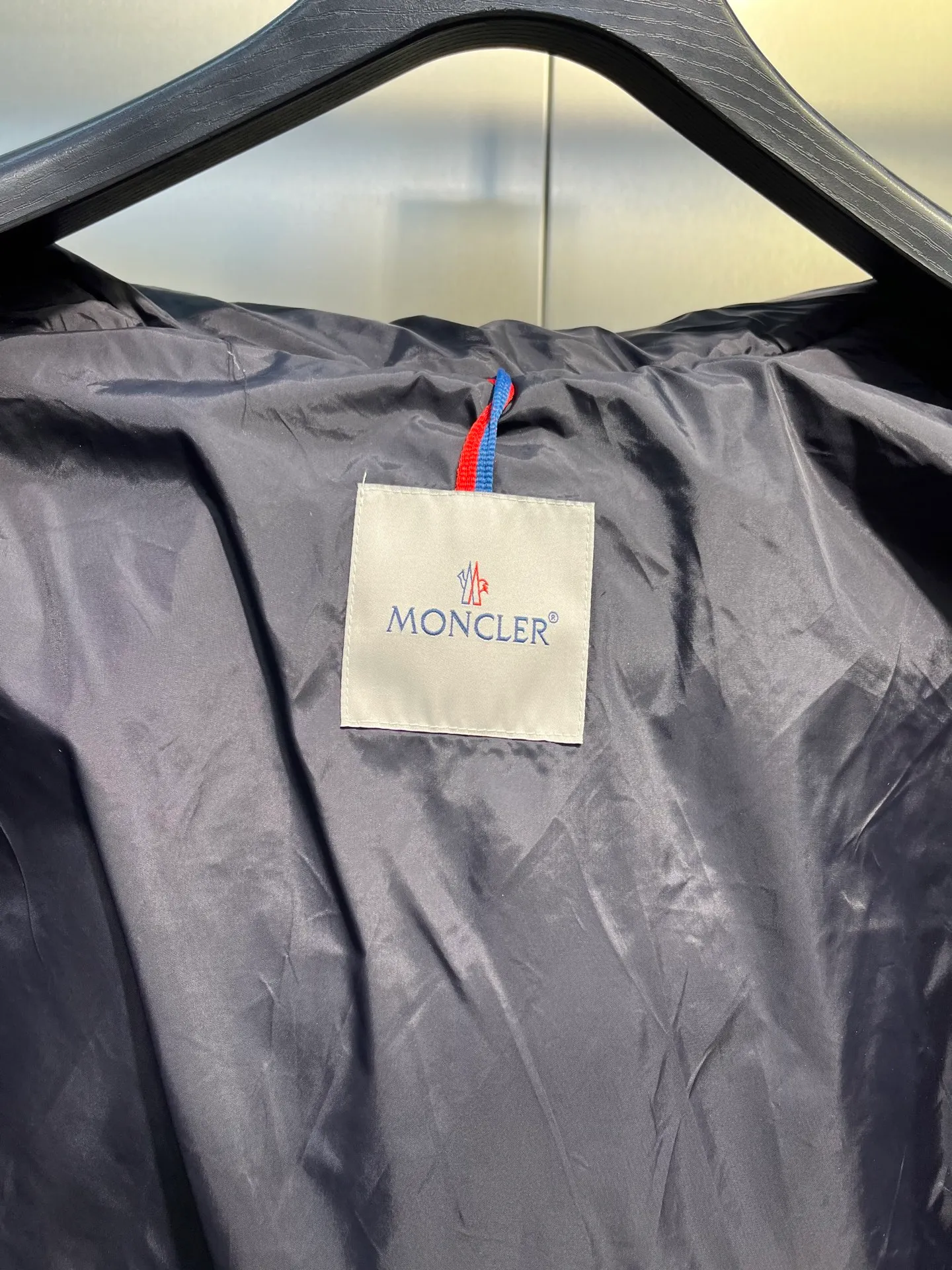 P980 moncler 🌟 Original customized hardware accessories are all imported and original customized. Welcome to compare. Absolutely high quality. Made of top-grade 90 white duck down. Super soft. Full and fluffy. Super heavy-duty. Fabrics with excellent workmanship. Perfect version. Note. Fabric is super comfortable. Exclusive model. Non-market product. Same sizes for men and women.  size: 12345