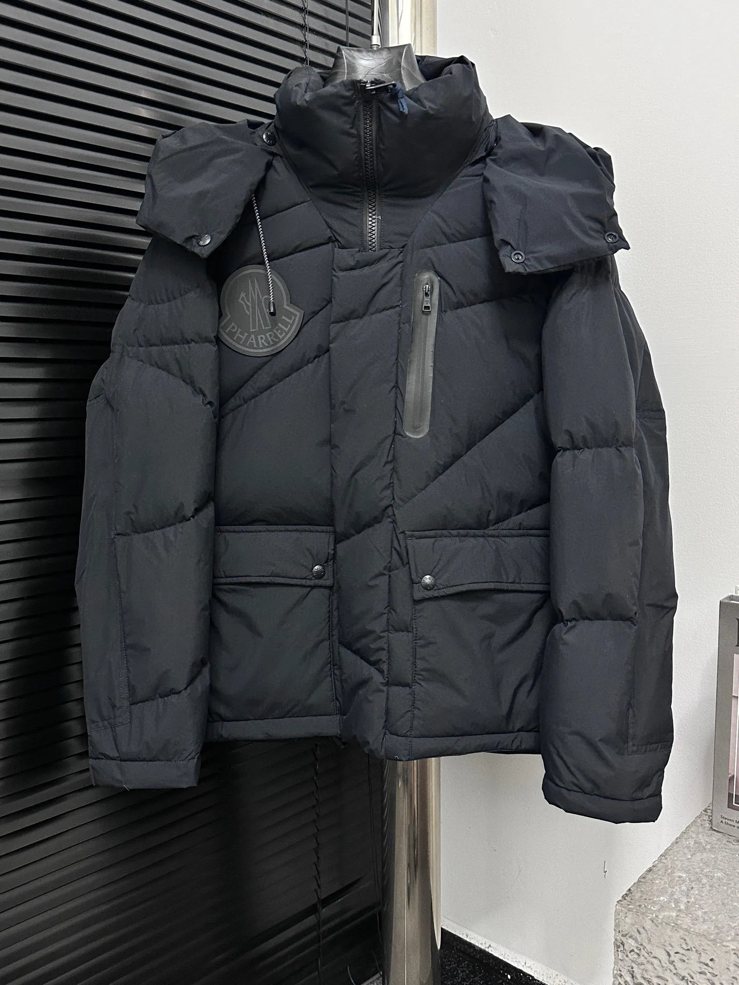 P1000 [moncler] Mengkou 2025 autumn and winter new down jacket. Original customized hardware accessories are all imported and original customization. Welcome to compare. Absolutely high quality. Use top 90 down. Super soft. Filled with fluffy and full feathers. Super heavy work. Fabric workmanship. Perfect version. Note⚠The fabric is super comfortable. Exclusive model. Non-market goods. Same style for men and women. Size: s-xxl