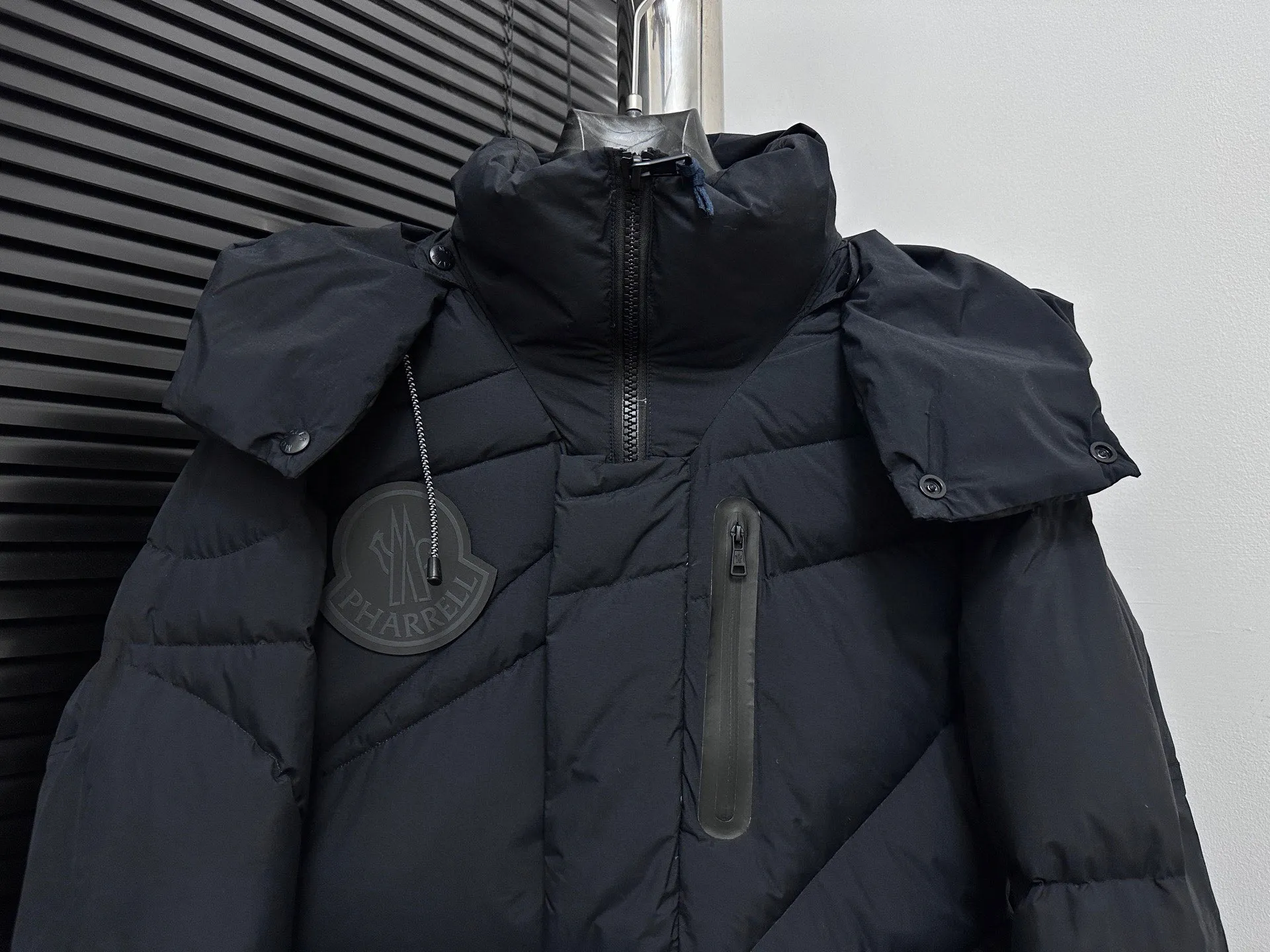 P1000 [moncler] Mengkou 2025 autumn and winter new down jacket. Original customized hardware accessories are all imported and original customization. Welcome to compare. Absolutely high quality. Use top 90 down. Super soft. Filled with fluffy and full feathers. Super heavy work. Fabric workmanship. Perfect version. Note⚠The fabric is super comfortable. Exclusive model. Non-market goods. Same style for men and women. Size: s-xxl
