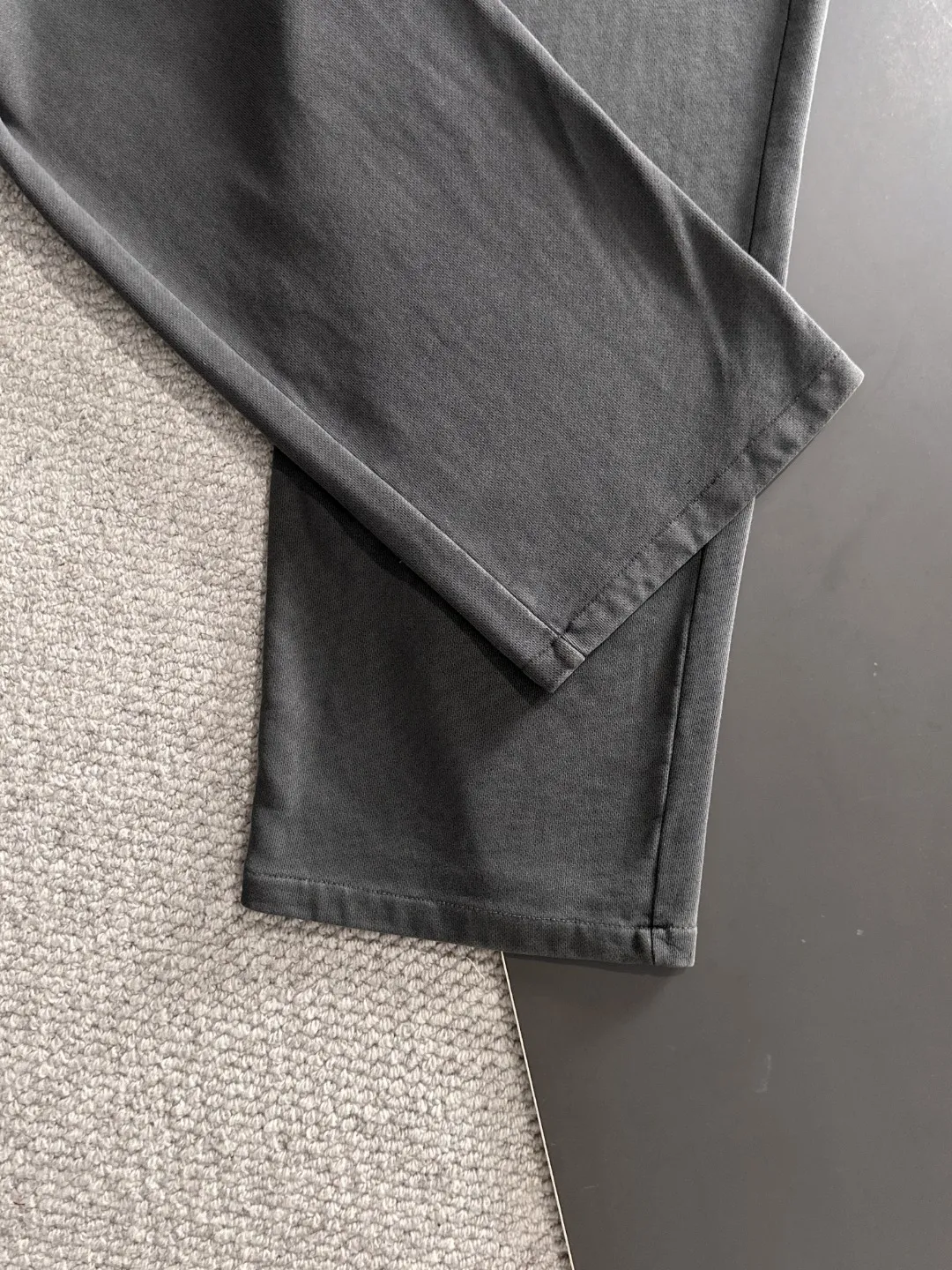 Next day shipment P360 MONCLER/Mongoose Exclusive first release of 25ss autumn and winter new high-quality trousers Compare real-life details at will A perfect choice for autumn and winter. A must-have item. Loose fit. Please refer to the size chart when placing an order: S to XXL (or state your height and weight when placing an order)