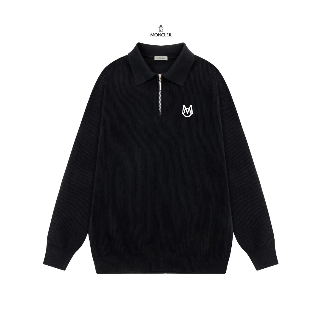 P250 Moncler masked zipper lapel sweater, the latest 2025 casual Polo wool sweater.  The texture is delicate, soft and comfortable, skin-friendly and warm, not easy to deform, simple and high-end style, and the logo on the chest is very exquisite and perfect! The upper body effect is very strong 👍 Color: black, gray Size: S-XL