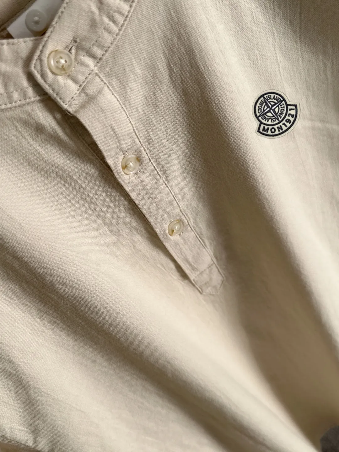 Next day shipment P360 MONCLER/Mongolian joint Stone Island Exclusive launch of 25ss new autumn and winter long sleeves Many celebrities have the same style. Craftsmanship that ordinary small workshops cannot copy. We are not afraid of any challenges in terms of materials, detail restoration and craftsmanship, just to provide you with wonderful products. Compare the top original versions at will. No expense is spared just to make it better. Unique imported fabric feel. Purely imported German machine production. Precision operation and 10,000-needle density. A complete set of new accessories with three standards for simultaneous customization. The upper body is versatile and fashionable. It is a perfect choice for autumn and winter. It is a must-have item. Size chart: M to XXXL (or please state your height and weight when placing an order)