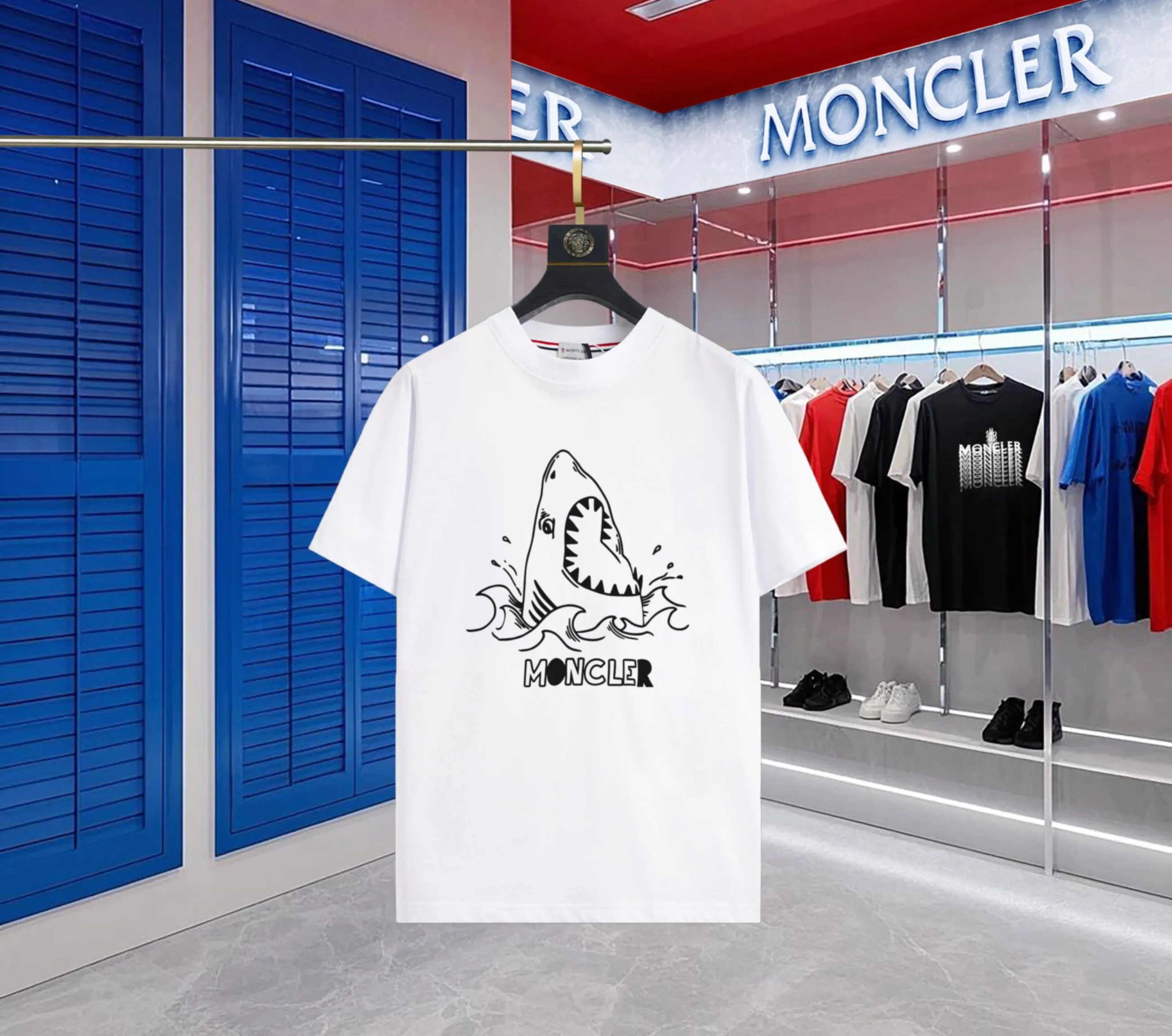 P140 💰Upgraded version "Mobile phone smart sensor ~ NFC chip armband ~ direct access to the official website for anti-counterfeiting" "Moncler ~ Mouth Mouth" 2025 new high-quality round neck short-sleeved T-shirt. The cuffs have imported embroidered labels. Customized dyeing, very comfortable to touch. Super versatile and good-looking short-sleeved. Complete with three labels. Non-market ordinary version. Feel free to compare. Quality is absolutely guaranteed! ‼ First of all, this original fabric is all custom-woven with 32-count double yarn fabric, 250G, and the weight is the same‼ Fine workmanship, double waistcoat method, double waistcoat method, double waistcoat method makes the whole dress more three-dimensional, which is not a craft that ordinary T-shirts can achieve🤪 Size: S-M-L-XL-2XL Color: black, white, apricot, same style for men and women