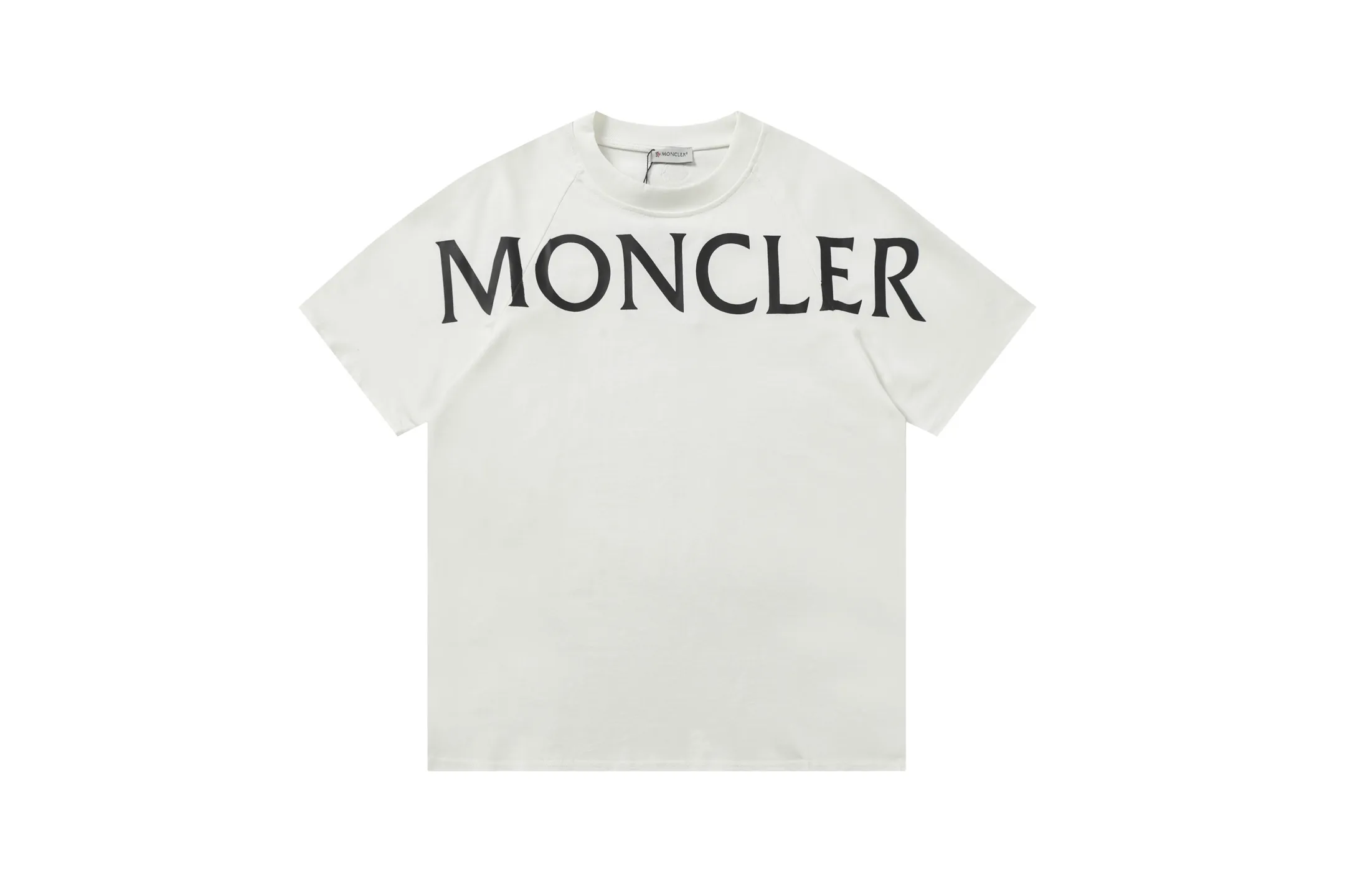 P140 Style No.: 833 〈MONCLER〉The price of the mousse is actually quite advantageous. Those who have been to the counters should know that the price of the mousse is not much cheaper than Gucci Burberry. It is just relatively low-key and unwilling to hype. It is a picture that you want to buy or not. It has an arrogant existence... Exclusively customized 270 grams of 32-count double yarn smooth cotton. The texture is very soft and comfortable. 100% different from the top fabrics in the market (does not shrink, deform, or pill). Paired with 320g 1*1 thread (fabric threads are dyed in the same vat, no color difference, threads are not easily deformed). Heavy embroidery is laminated, and the customer's upper body will not be scratched. Color: Black White Size: S-XL
