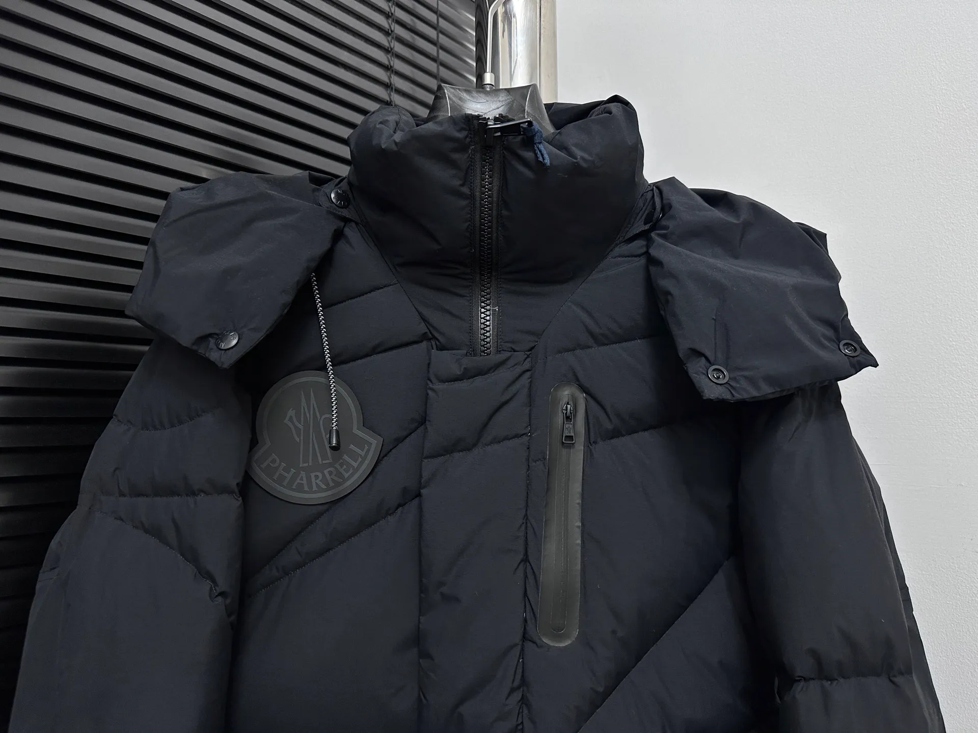P1000 [moncler] Mengkou 2025 autumn and winter new down jacket. Original customized hardware accessories are all imported and original customization. Welcome to compare. Absolutely high quality. Use top 90 down. Super soft. Filled with fluffy and full feathers. Super heavy work. Fabric workmanship. Perfect version. Note⚠The fabric is super comfortable. Exclusive model. Non-market goods. Same style for men and women. Size: s-xxl