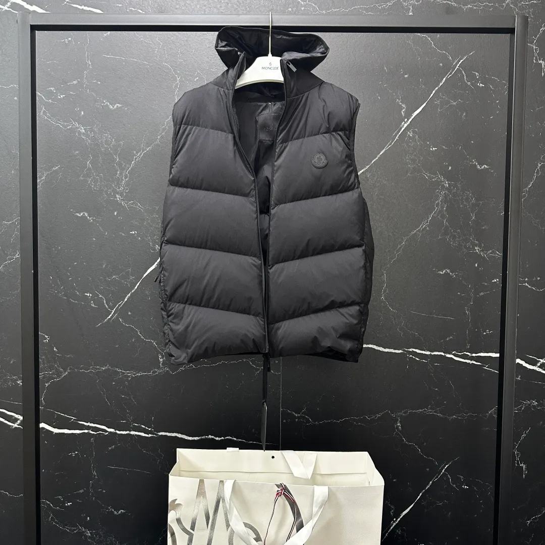 P800 𝑴𝒐𝒏𝒄𝒍𝒆𝒓｜Moncler/Moncler 25𝒔𝒔 Guersac autumn and winter new twill craft hooded [removable hood] light luxury fashionable down vest for men and women #T48# 𝑺𝒊𝒛𝒆：𝟭# 𝟮# 𝟯# 𝟰# 𝟱# Product color: black, beige