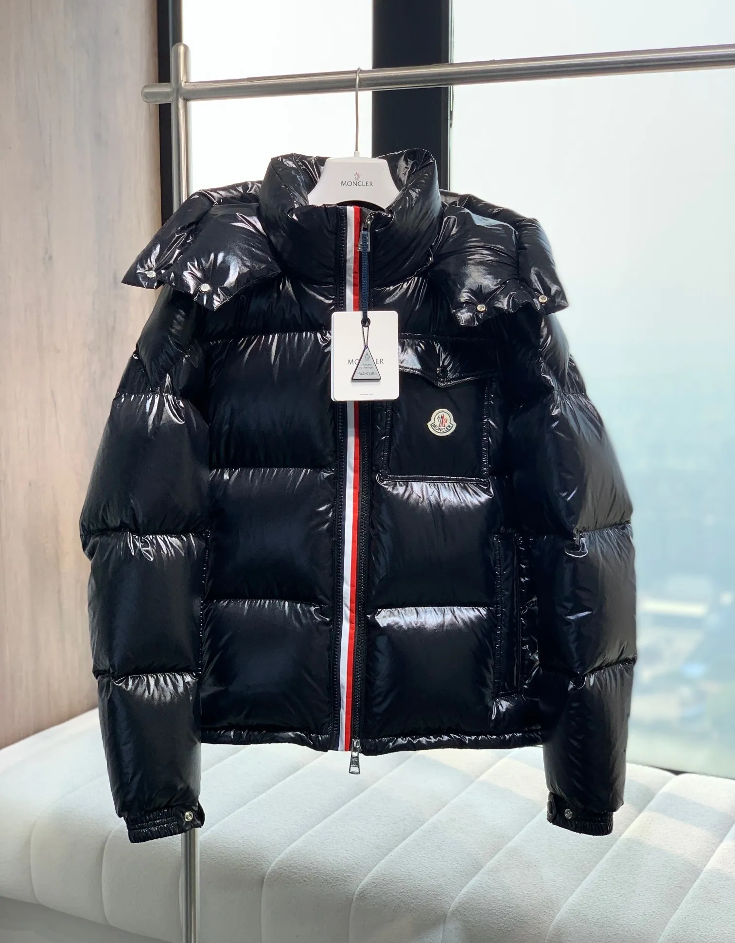 P740, moncler muzzle, 2025fw new ribbon hooded down jacket, on sale at the counter simultaneously, customized fabric, 90% white goose down filling inside, warm and comfortable, double front zipper design, two zipper styles, detachable hood, complete three-label accessories, top version, same style for men and women, black, size: 1-5,