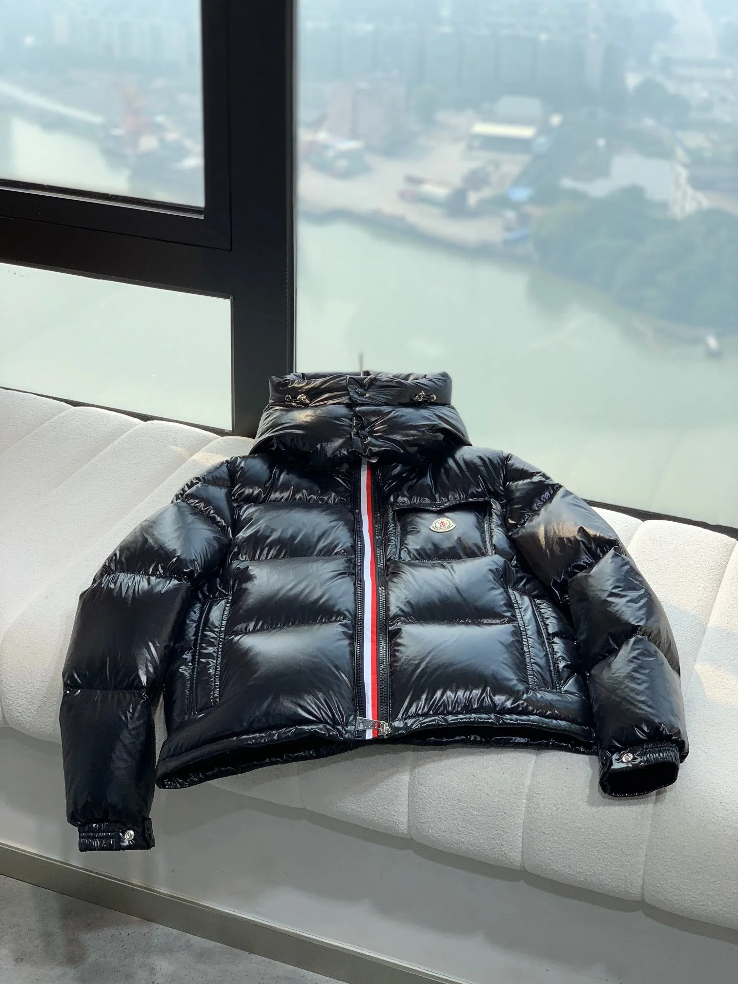 P740, moncler muzzle, 2025fw new ribbon hooded down jacket, on sale at the counter simultaneously, customized fabric, 90% white goose down filling inside, warm and comfortable, double front zipper design, two zipper styles, detachable hood, complete three-label accessories, top version, same style for men and women, black, size: 1-5,
